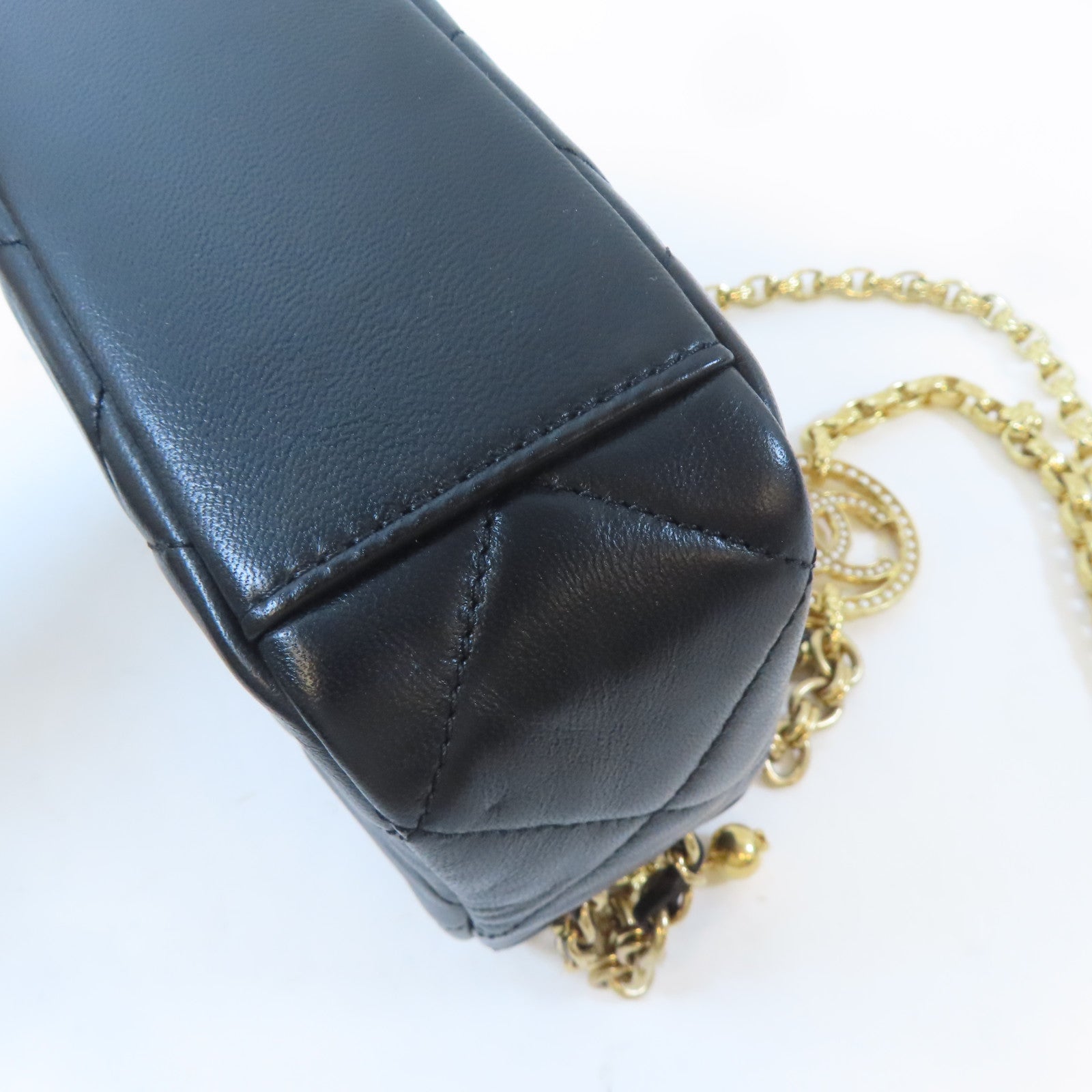 CHANEL 菱格牛皮皮革Chain Shoulder金扣鏈帶肩背袋黑色