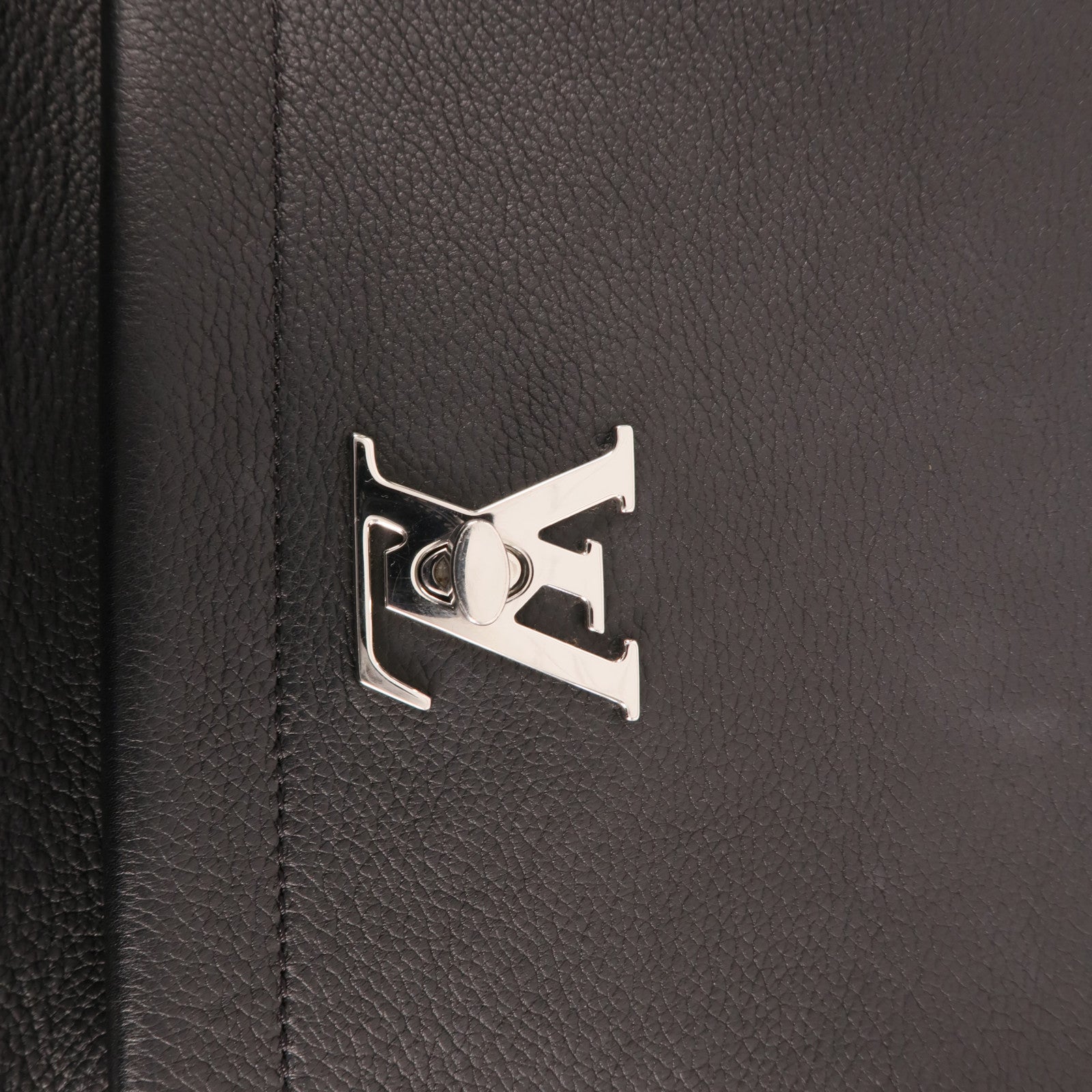 LOUIS VUITTON 牛皮皮革Lock Me II銀扣手挽肩背兩用袋
