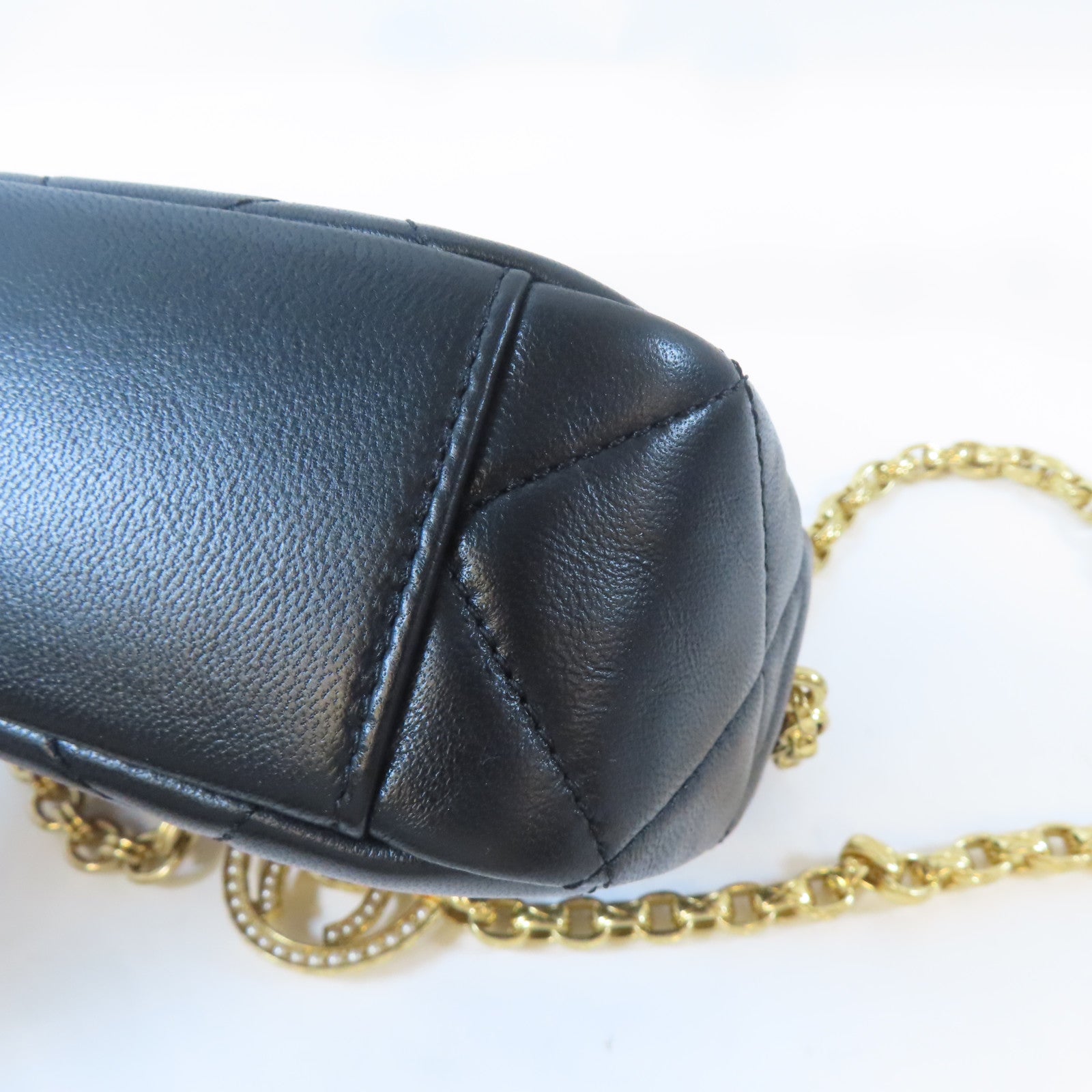 CHANEL 菱格牛皮皮革Chain Shoulder金扣鏈帶肩背袋黑色