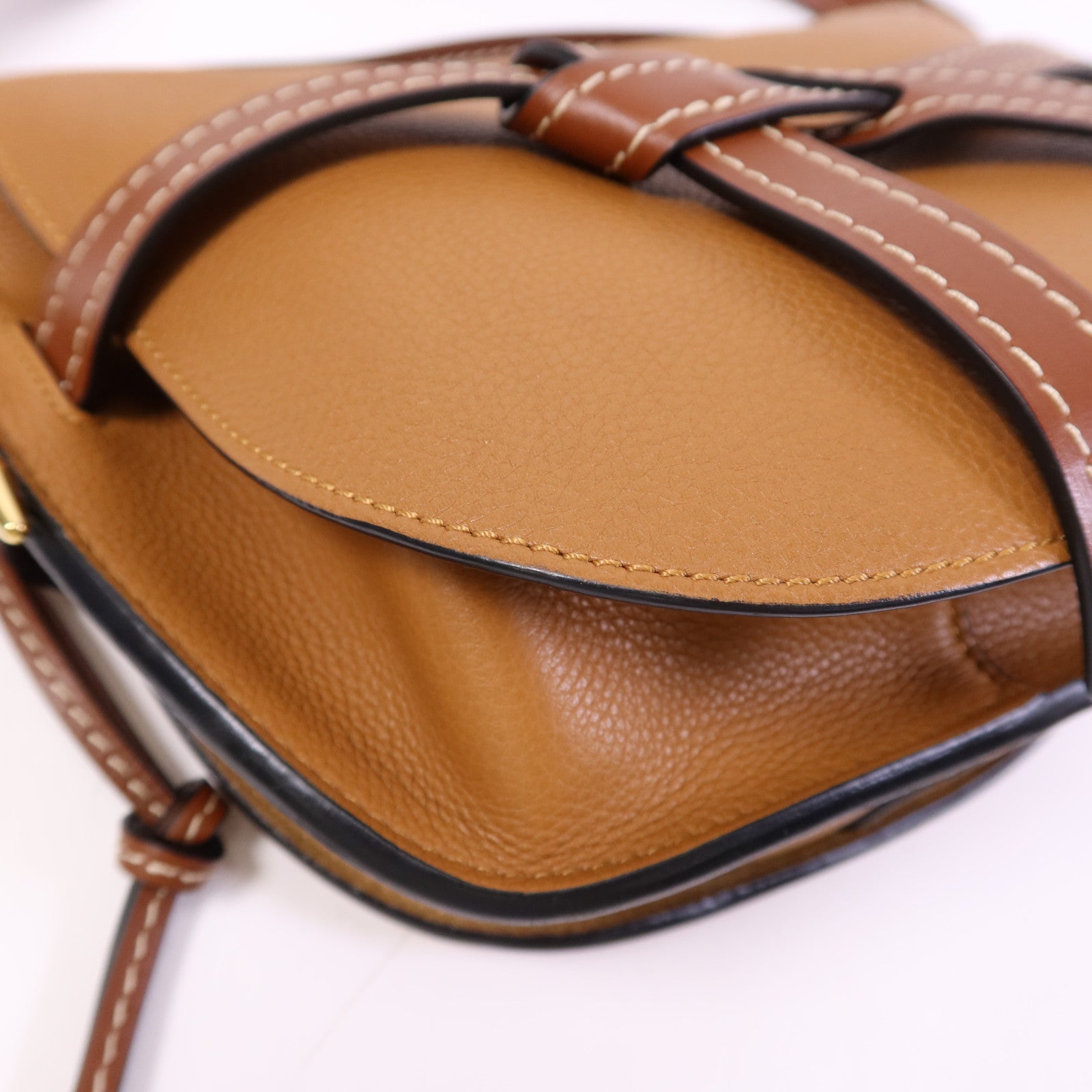 LOEWE 牛皮皮革Gate Medium金扣肩背袋