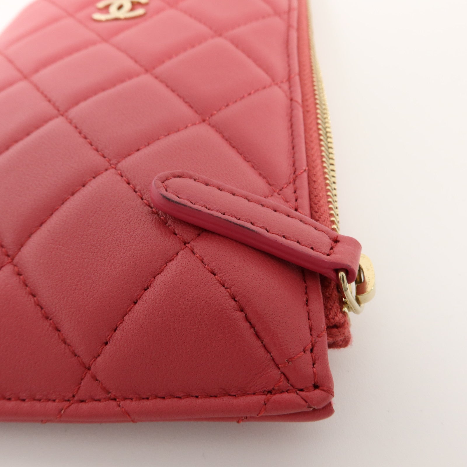 CHANEL 羊皮皮革Classic Phone Pouch With Zipper小袋