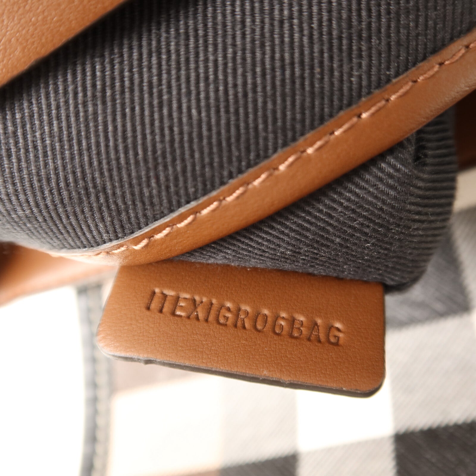 BURBERRY 塗層帆布BackPack金扣背包