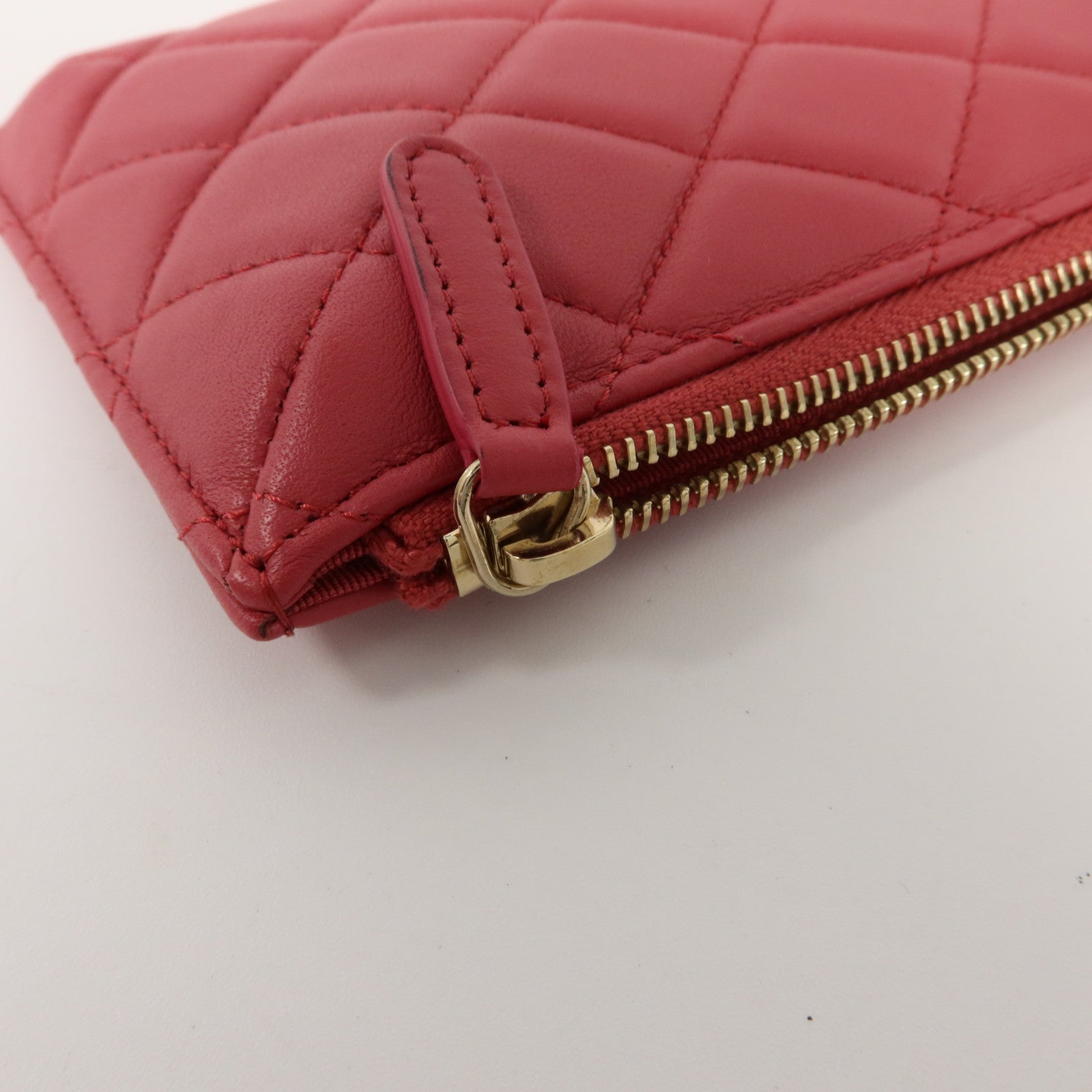 CHANEL 羊皮皮革Classic Phone Pouch With Zipper小袋