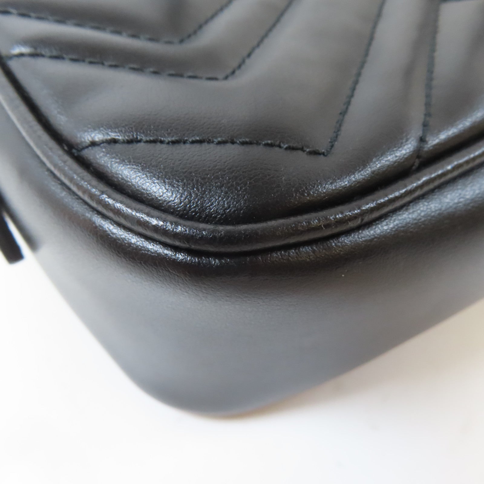 GUCCI 【激減優惠】牛皮皮革Mini GG Marmont黑扣肩背袋黑色