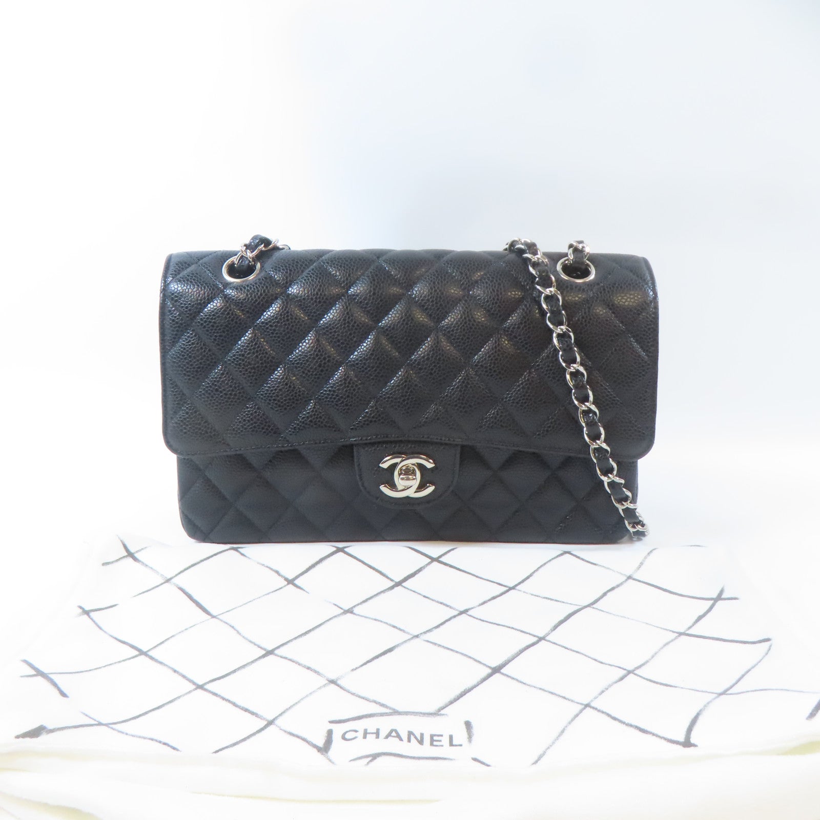 CHANEL 菱格Caviar皮革Classic Flap 25銀扣鏈帶肩背袋黑色