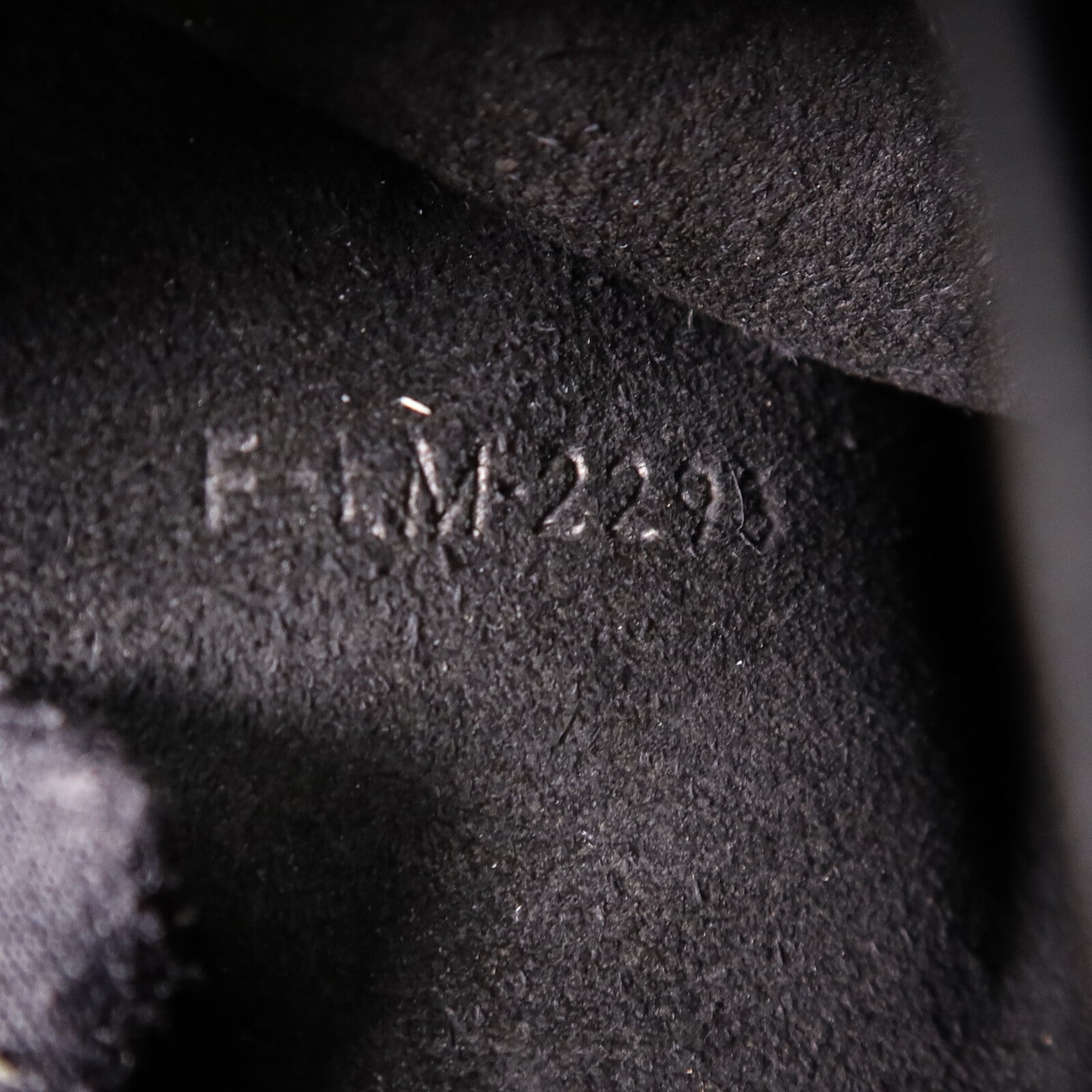 CELINE 牛皮皮革Ava Medium金扣肩背袋