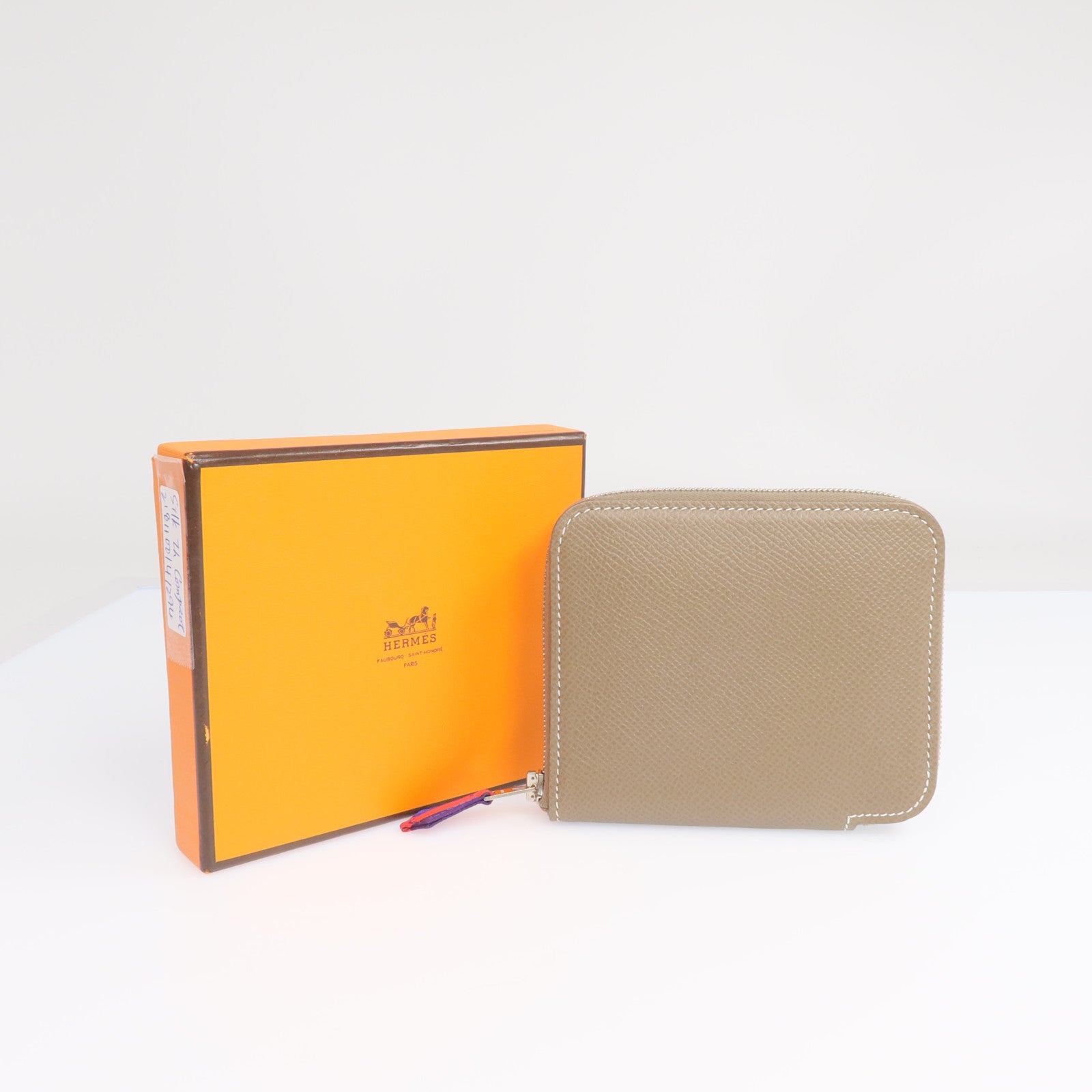 HERMES Epsom皮革Silk In Compact銀扣錢包Etoupe