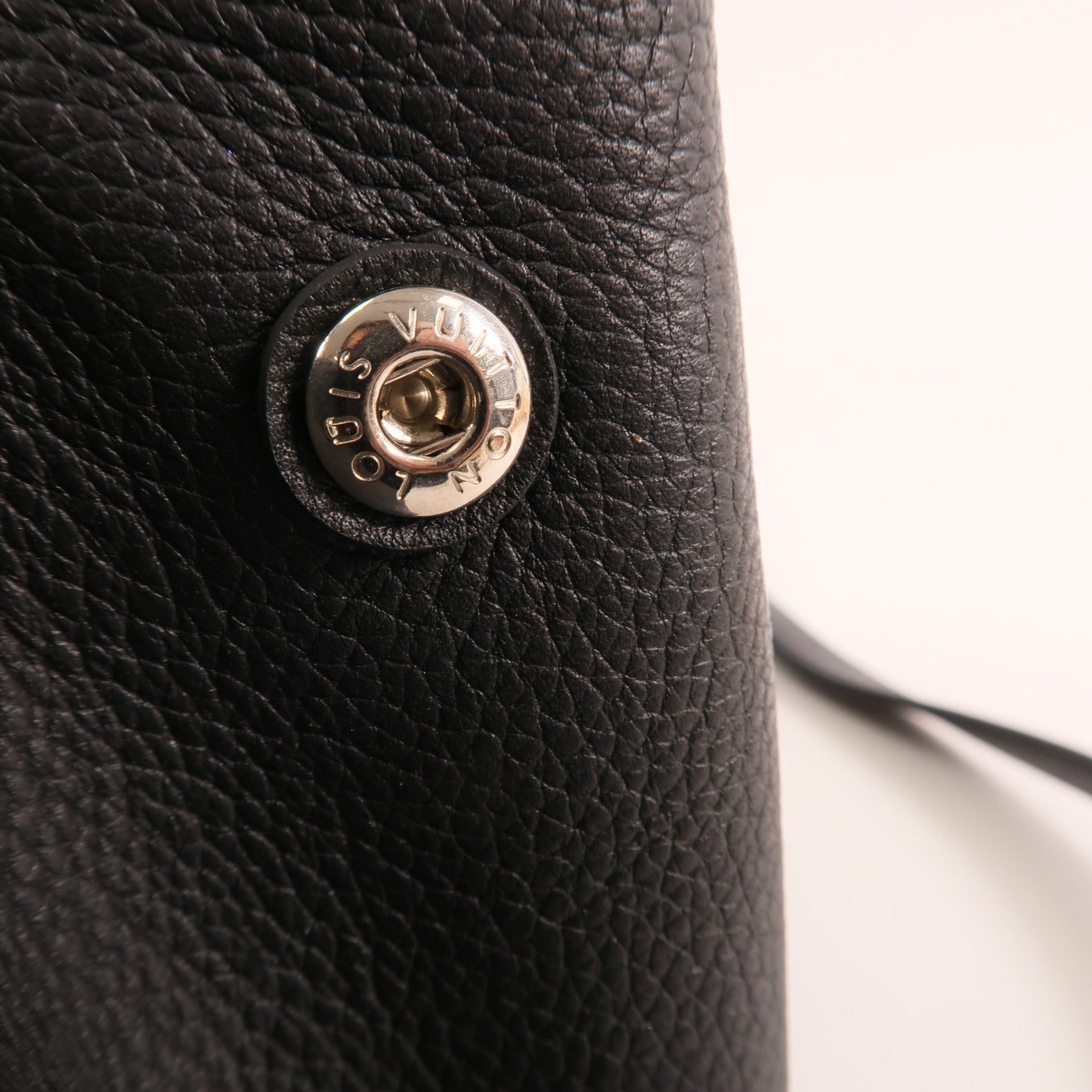 LOUIS VUITTON 牛皮皮革Lock Me II銀扣手挽肩背兩用袋