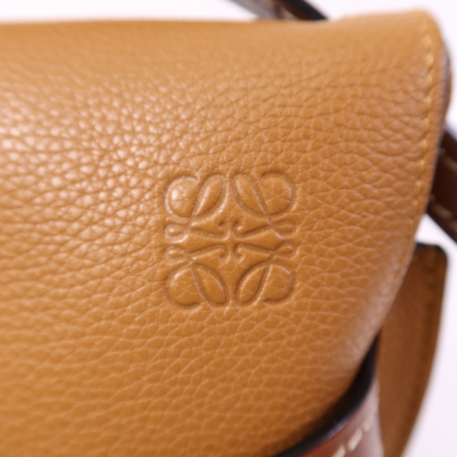 LOEWE 牛皮皮革Gate Medium金扣肩背袋