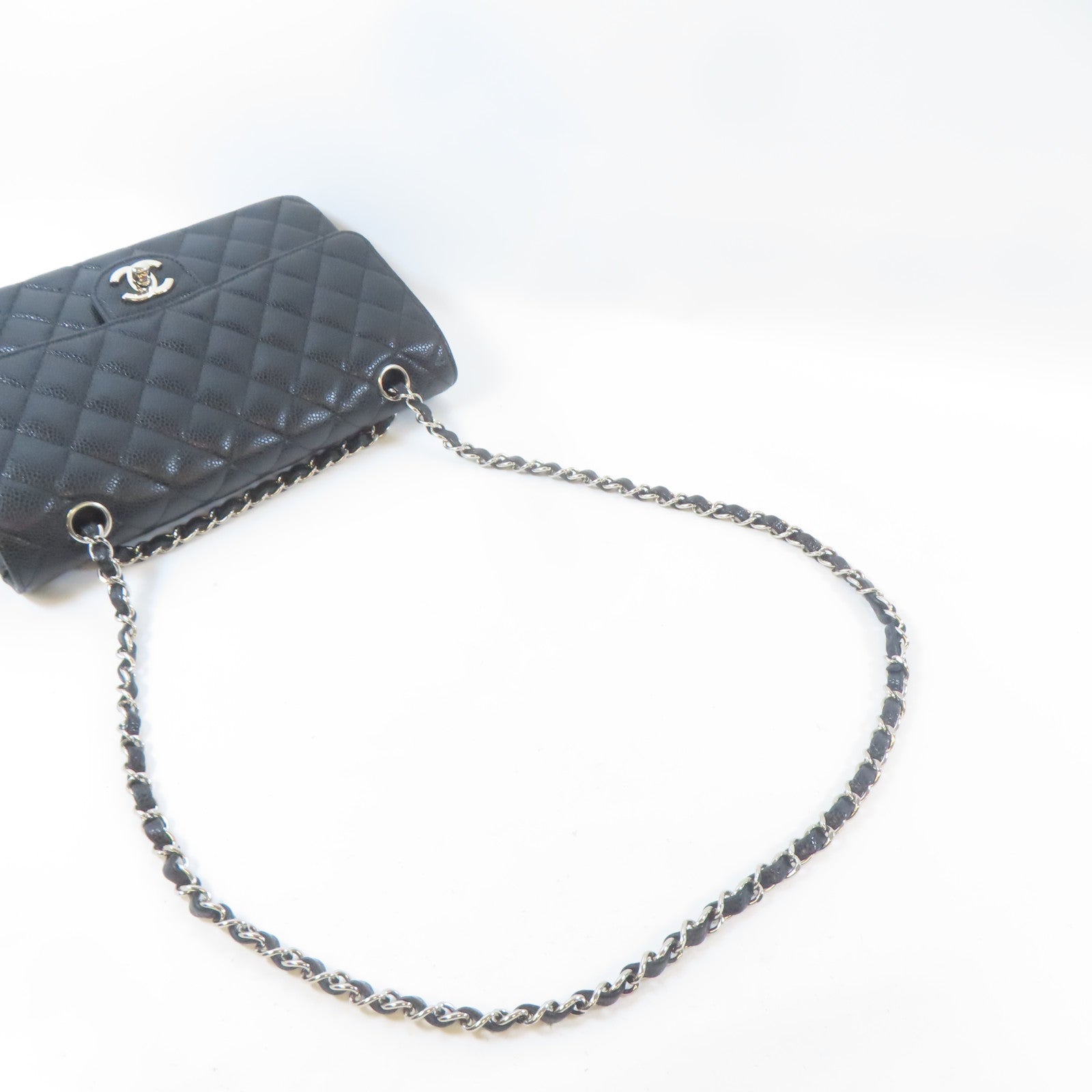 CHANEL 菱格Caviar皮革Classic Flap 25銀扣鏈帶肩背袋黑色