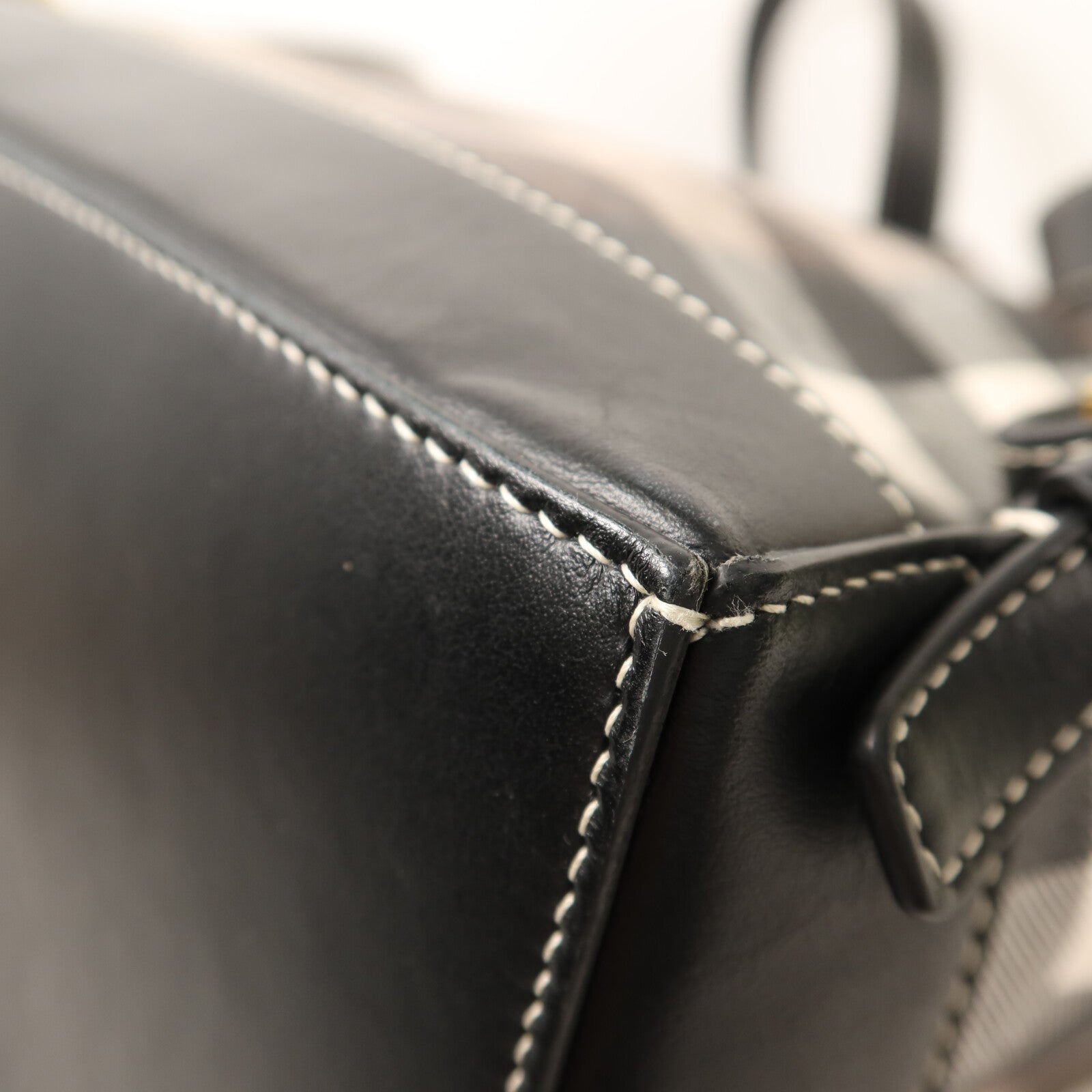 BURBERRY 塗層帆布BackPack金扣背包