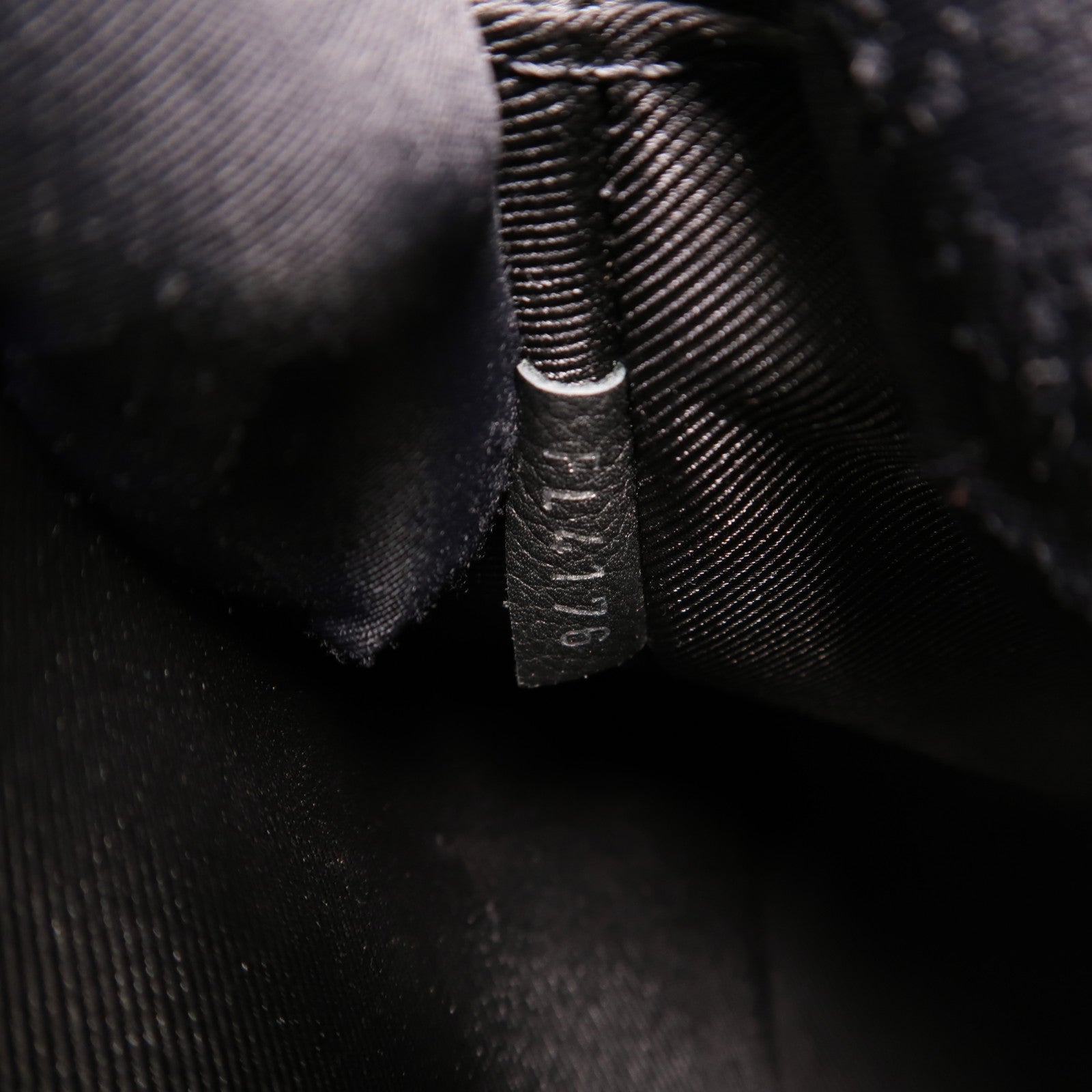 LOUIS VUITTON 牛皮皮革Lock Me II銀扣手挽肩背兩用袋