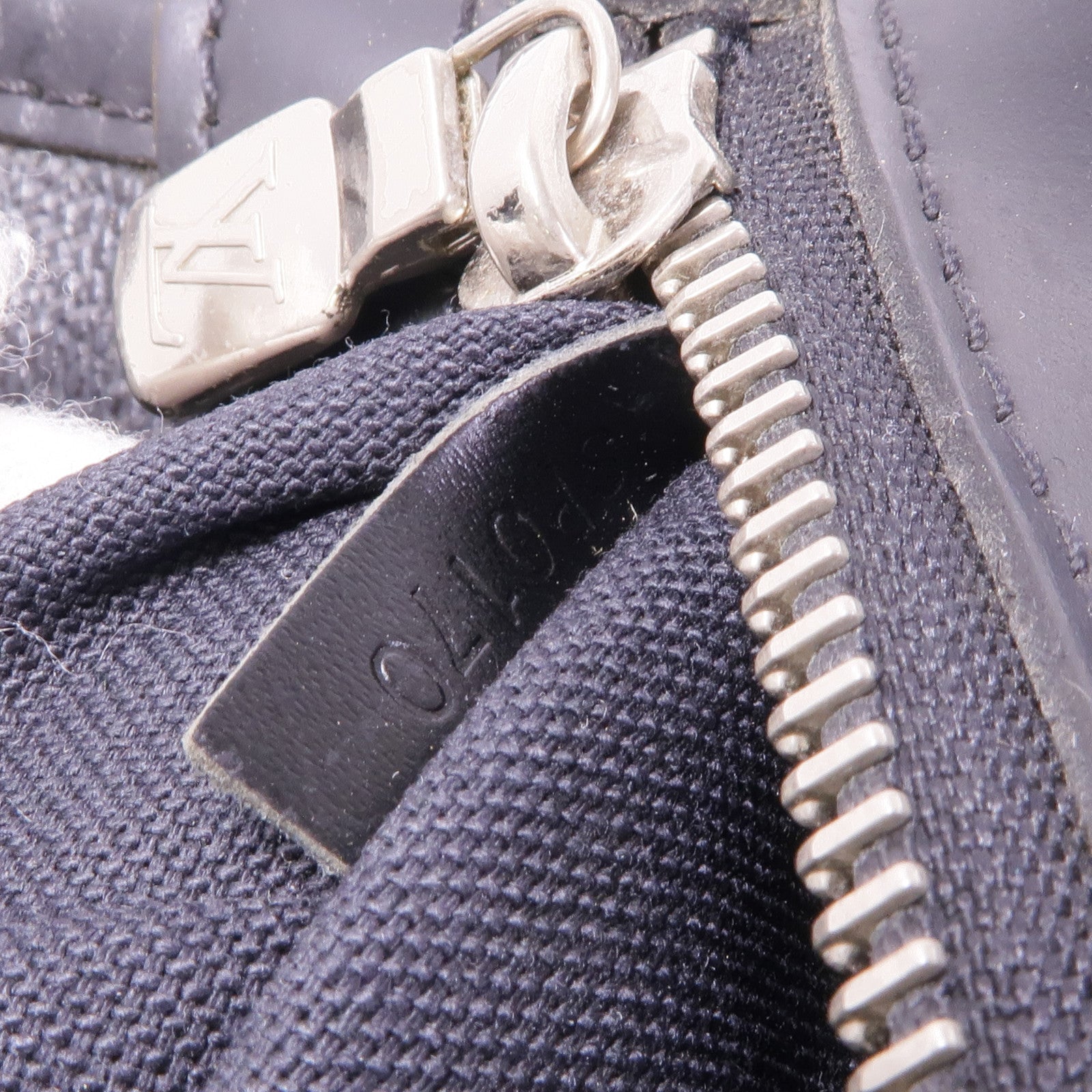 LOUIS VUITTON Damier Graghite Daniel MM銀扣肩背袋