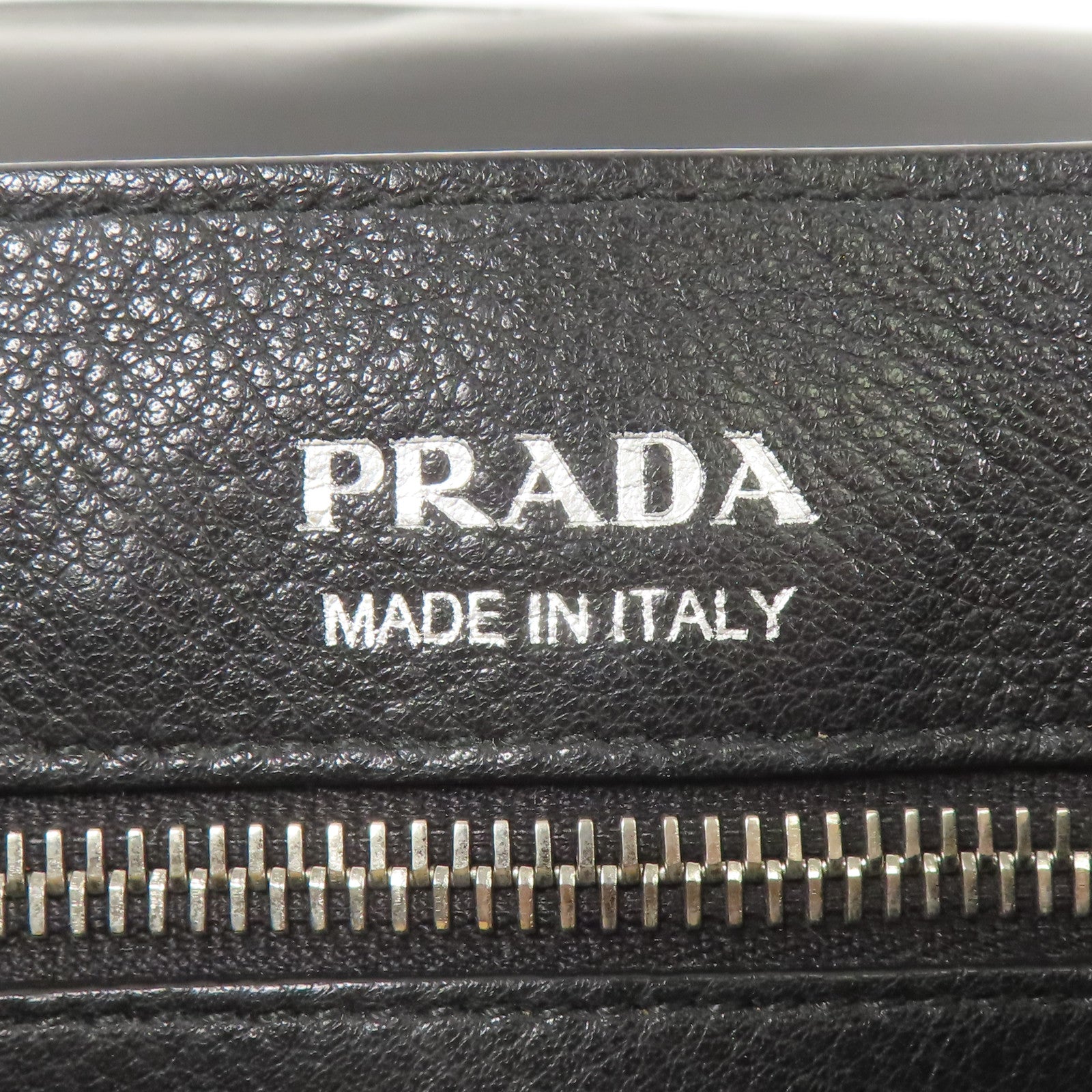 PRADA 牛皮皮革Shoulder Bag銀扣肩背袋