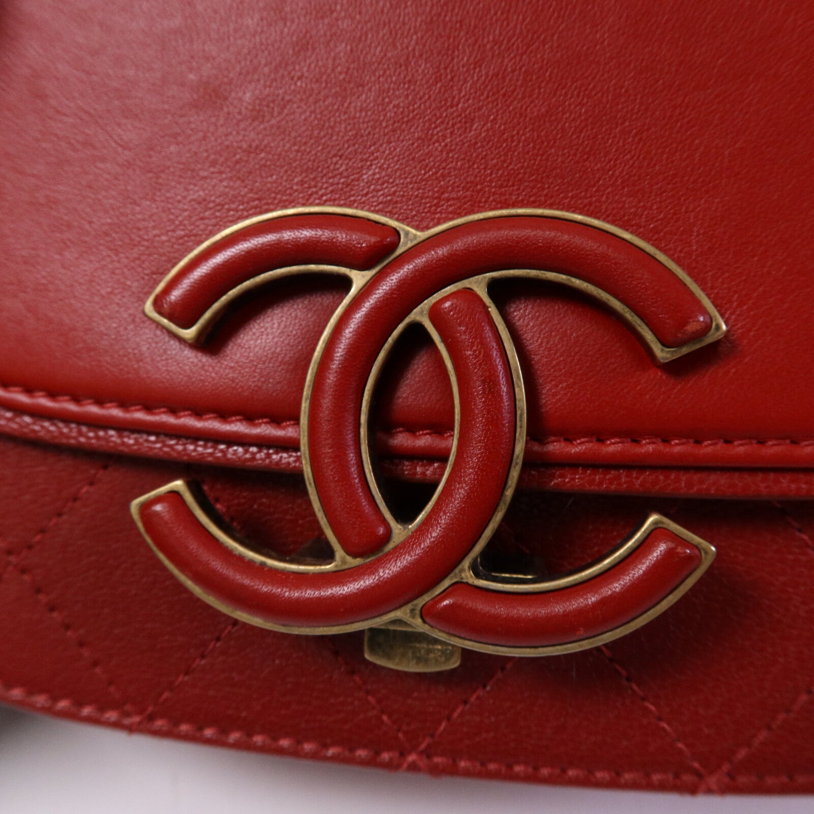 CHANEL 羊皮皮革Coco Curve Flap金扣鏈帶肩背袋