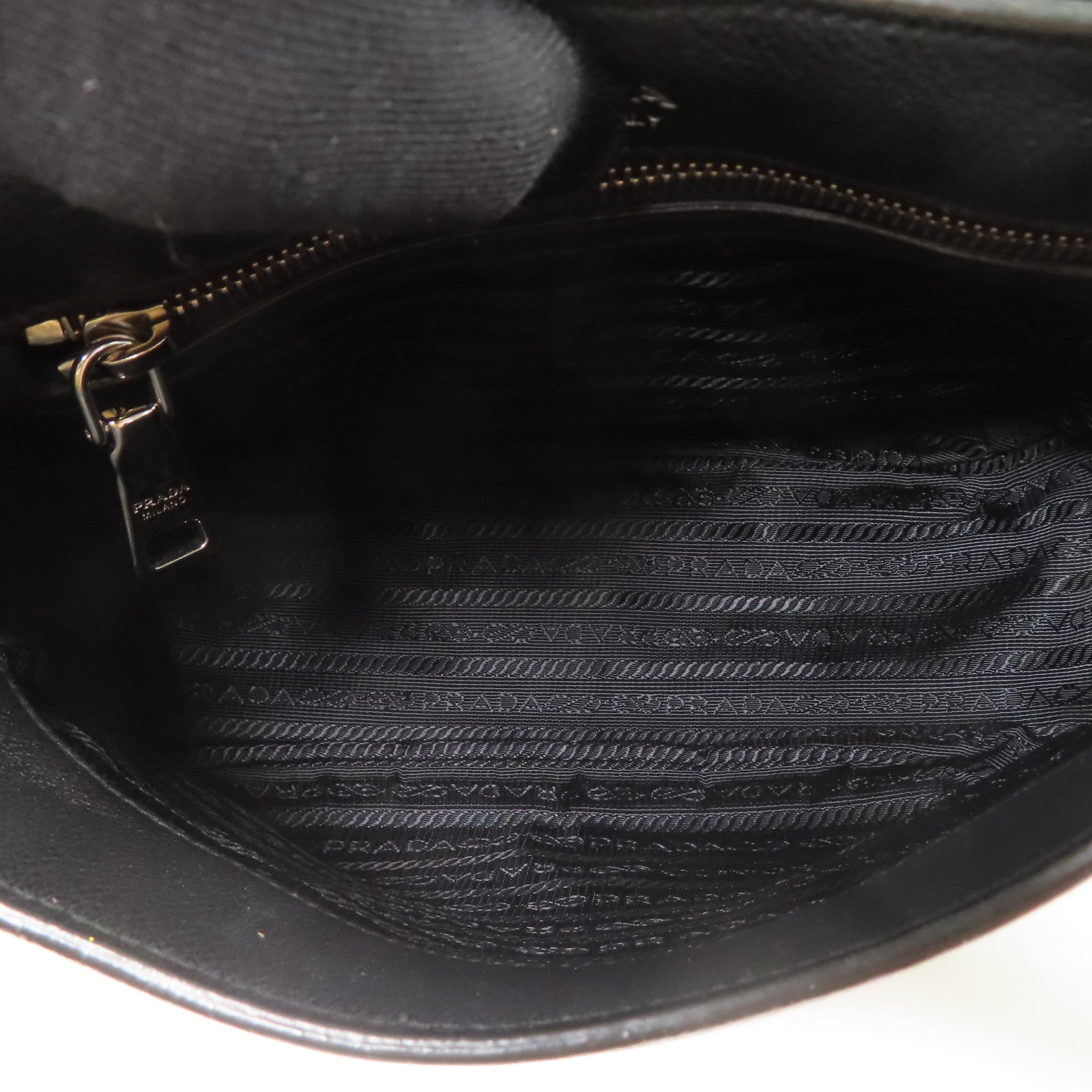 PRADA 牛皮皮革Shoulder Bag銀扣肩背袋