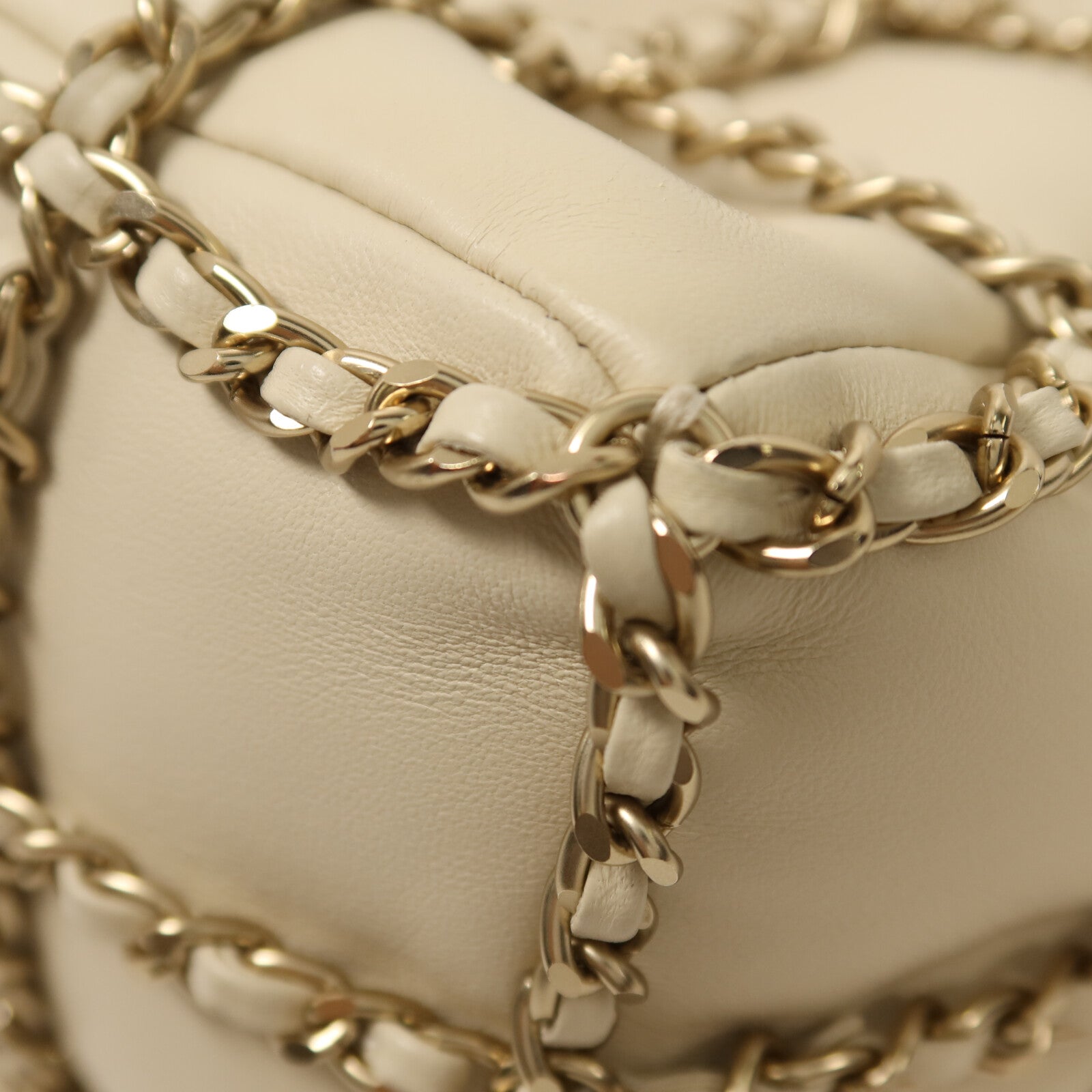 CHANEL 羊皮皮革Bucket Chain Bag鏈帶肩背袋