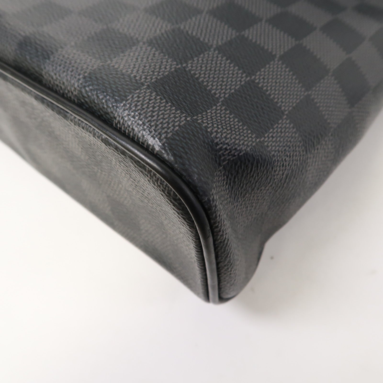 LOUIS VUITTON 【激減優惠】Damier Graphite District MM銀扣肩背袋黑色