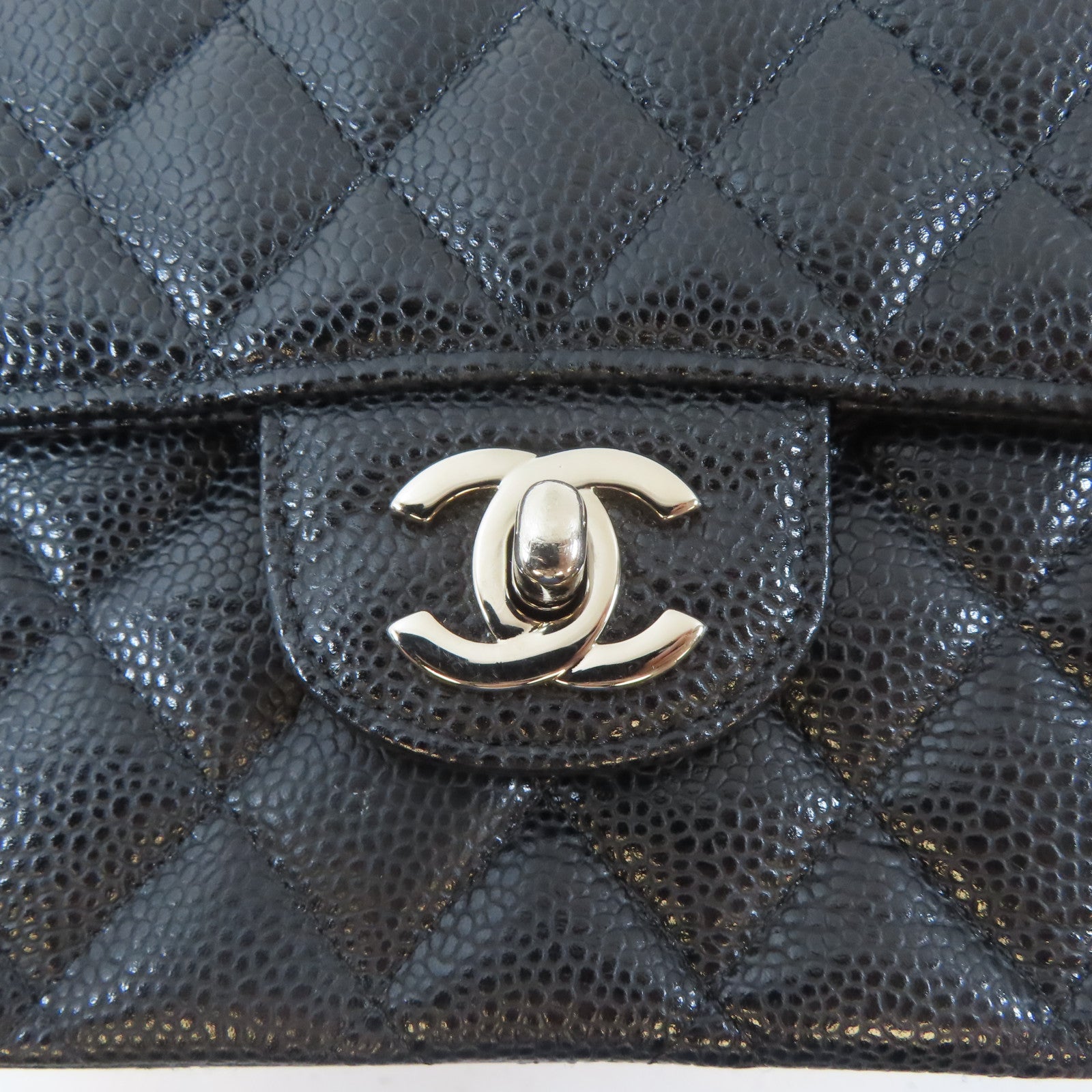 CHANEL 菱格Caviar皮革Classic Flap 25銀扣鏈帶肩背袋黑色