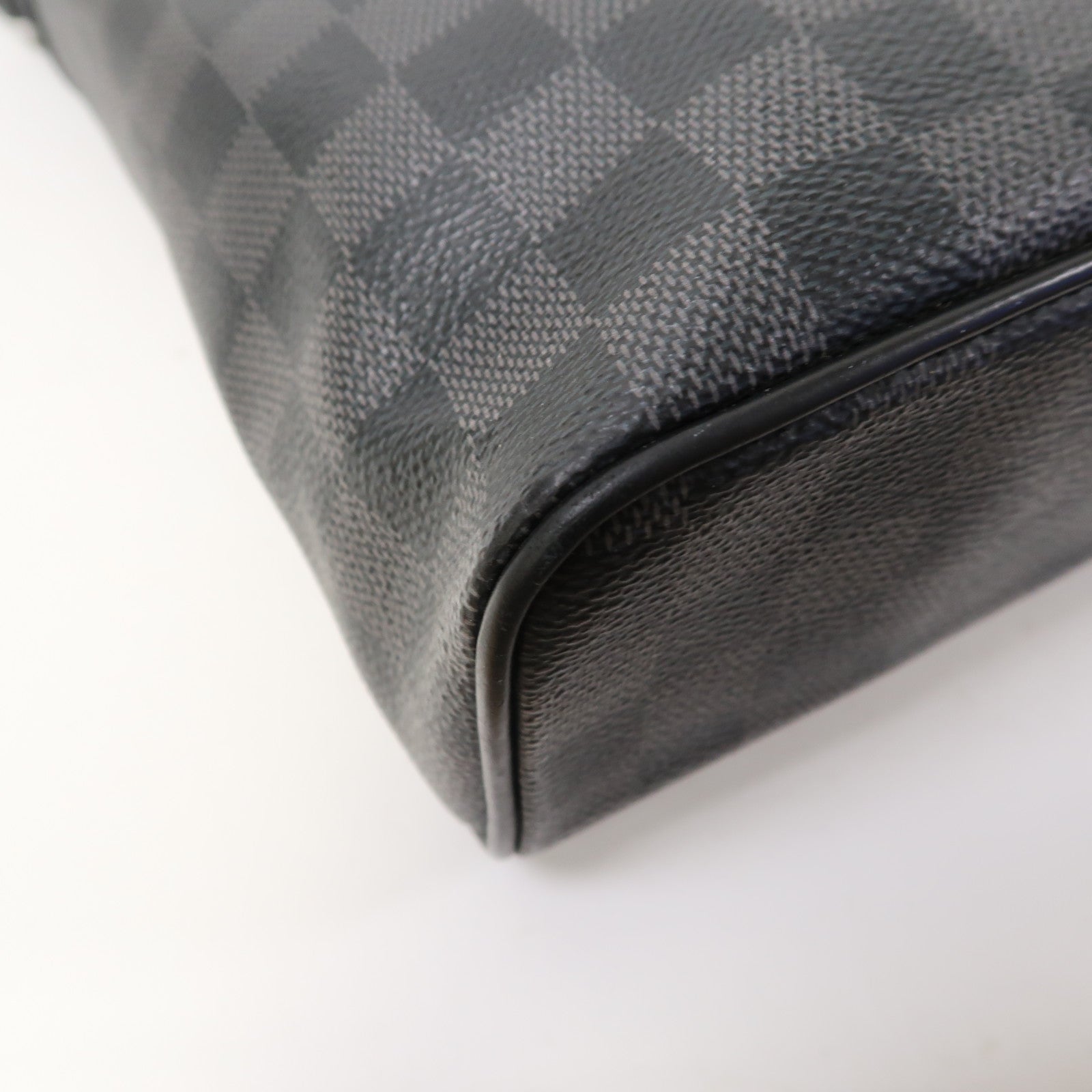 LOUIS VUITTON 【激減優惠】Damier Graphite District MM銀扣肩背袋黑色