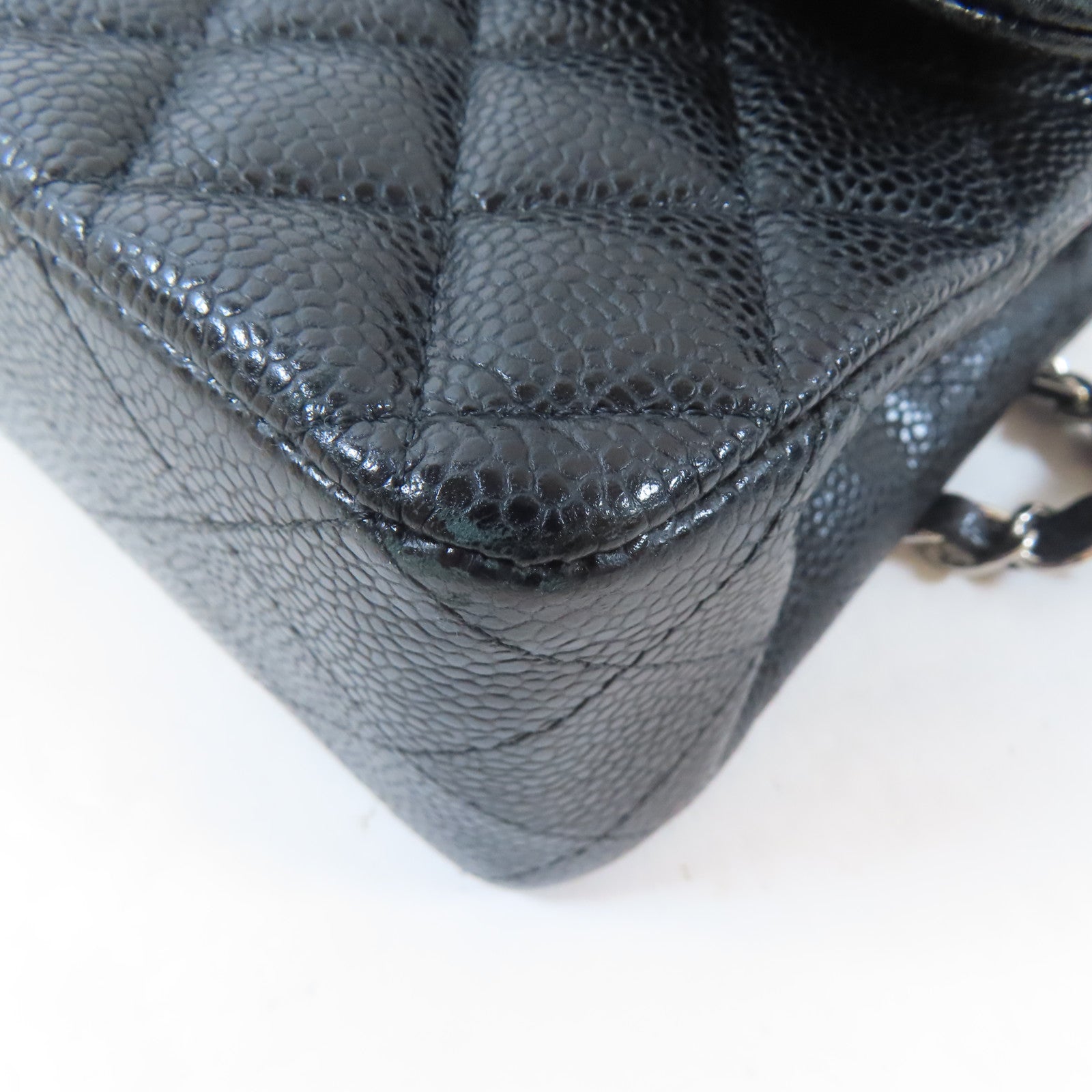 CHANEL 菱格Caviar皮革Classic Flap 25銀扣鏈帶肩背袋黑色