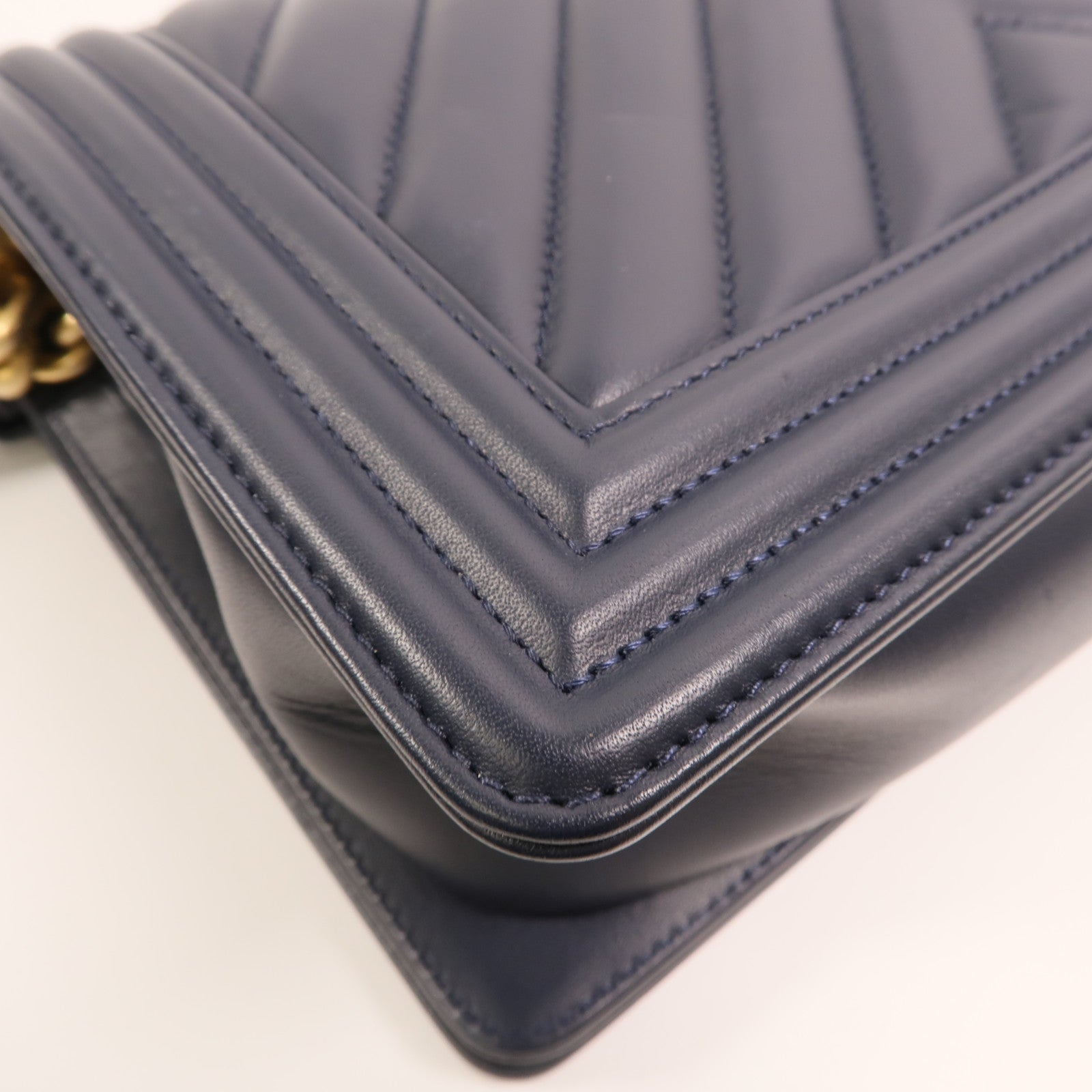 CHANEL 羊皮皮革Boy 25金扣鏈帶肩背袋