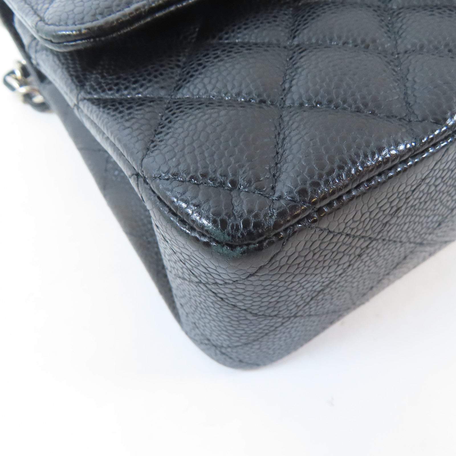 CHANEL 菱格Caviar皮革Classic Flap 25銀扣鏈帶肩背袋黑色