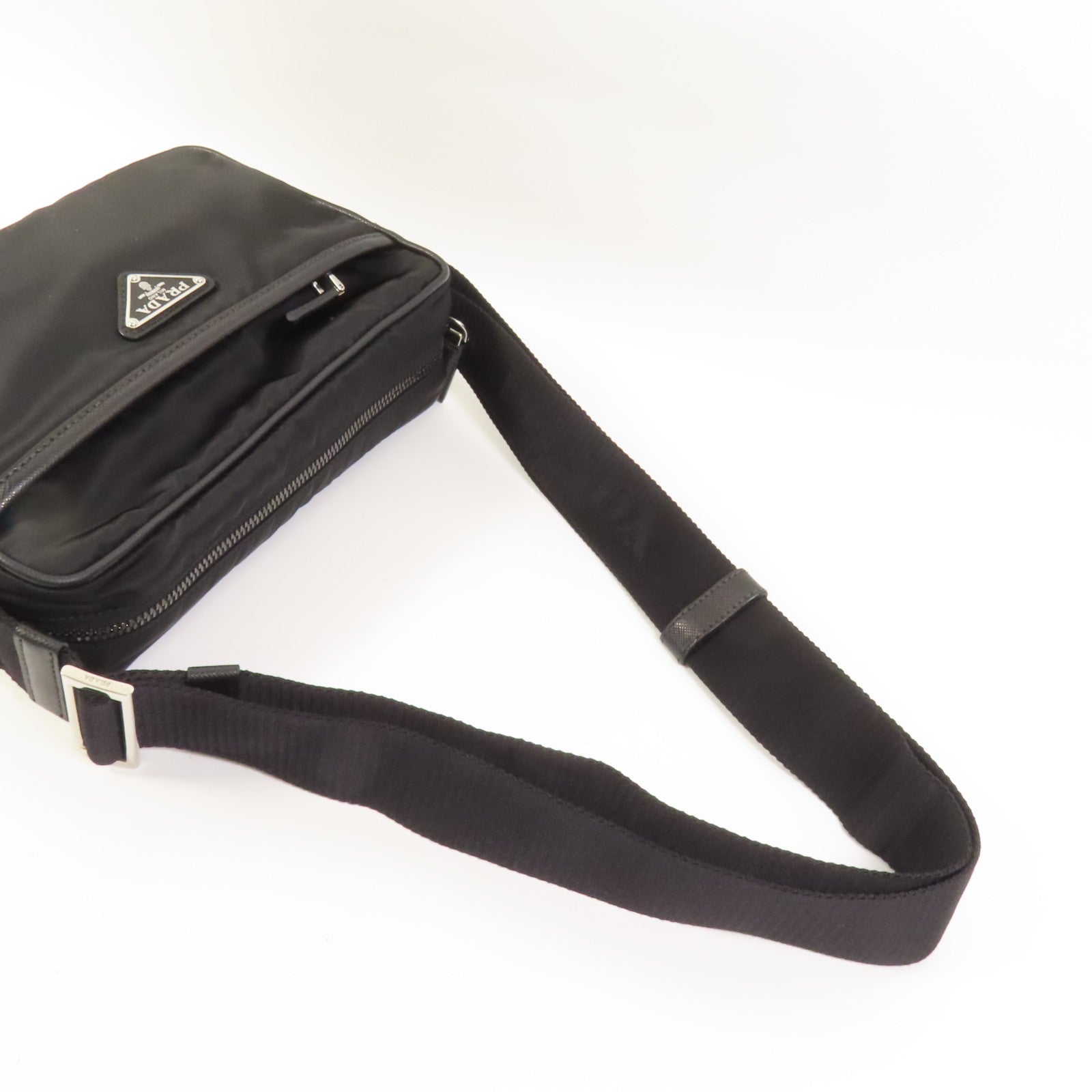 PRADA 尼龍Shoulder Bag銀扣肩背袋