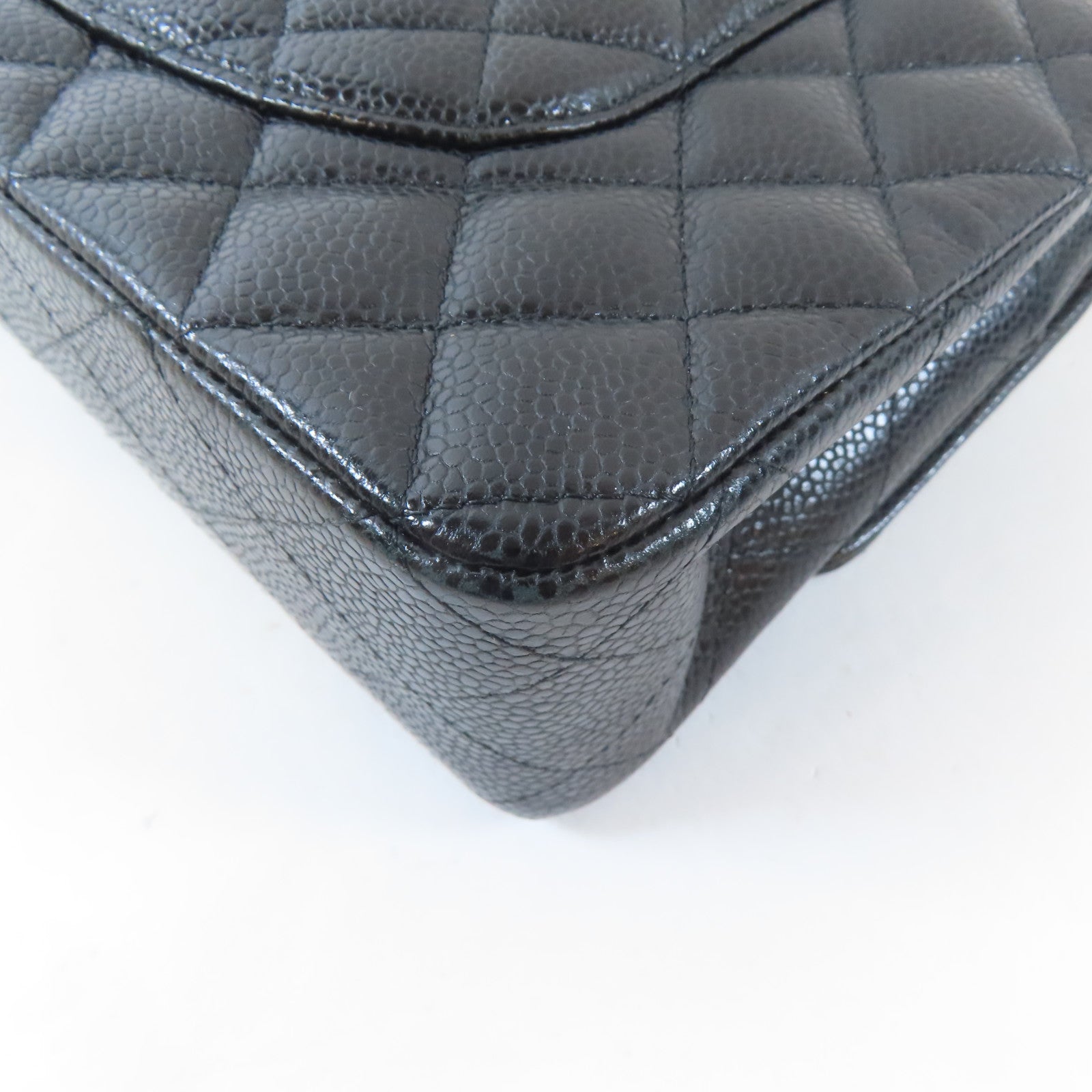 CHANEL 菱格Caviar皮革Classic Flap 25銀扣鏈帶肩背袋黑色