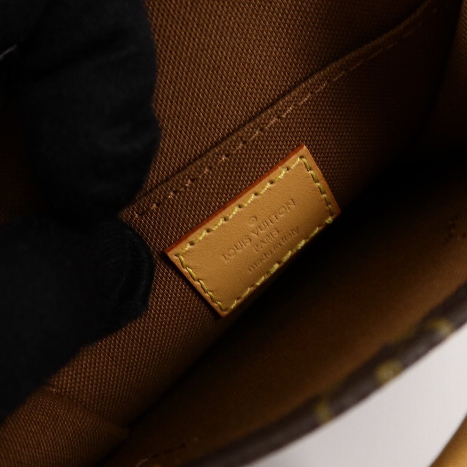 LOUIS VUITTON Monogram Petit Sac Plat手挽肩背兩用袋Monogram Petit Sac Plat手挽肩背兩用袋