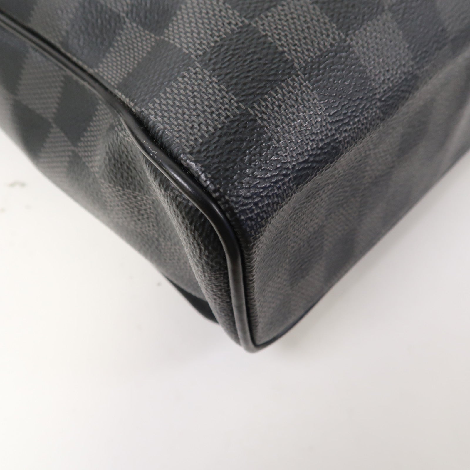 LOUIS VUITTON 【激減優惠】Damier Graphite District MM銀扣肩背袋黑色