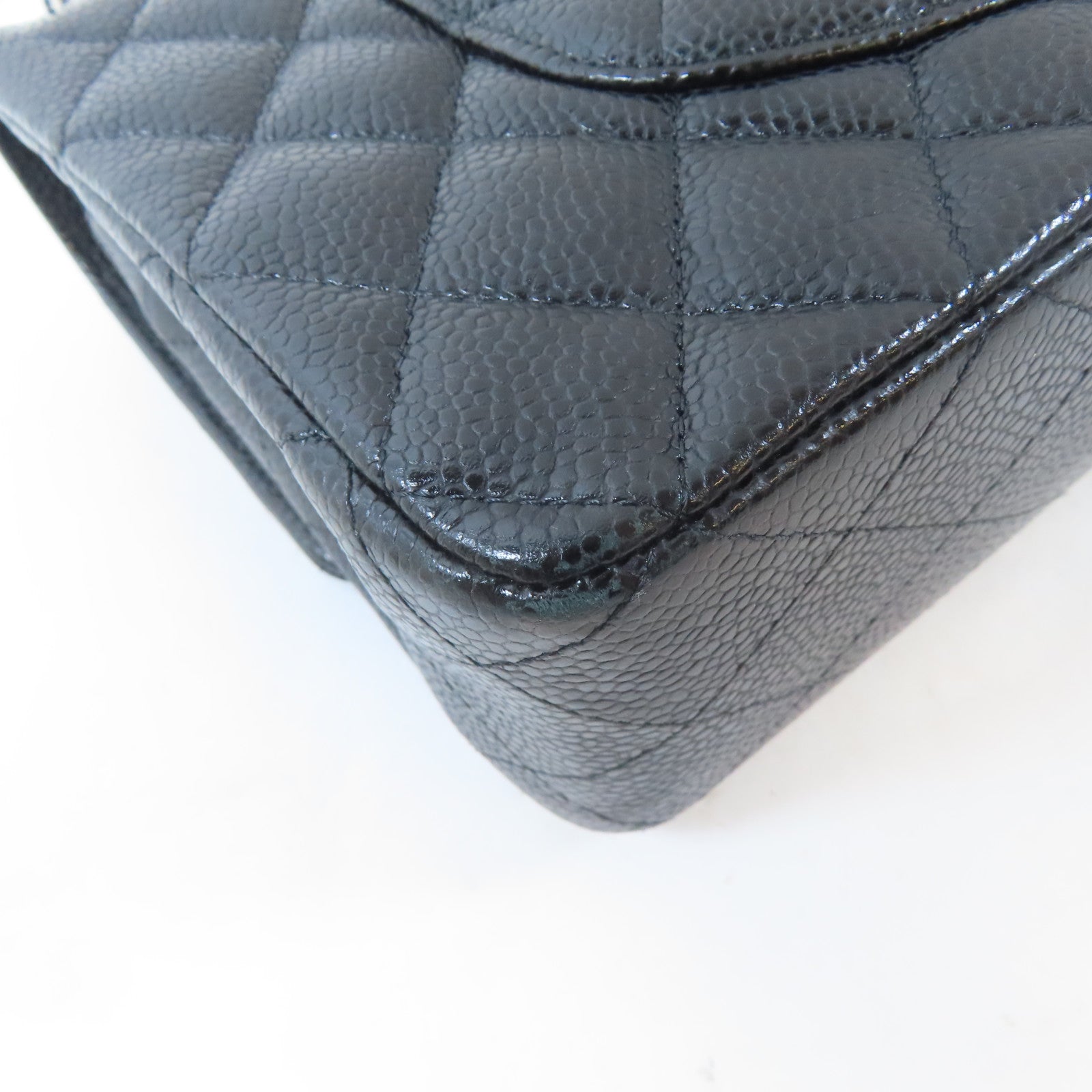 CHANEL 菱格Caviar皮革Classic Flap 25銀扣鏈帶肩背袋黑色