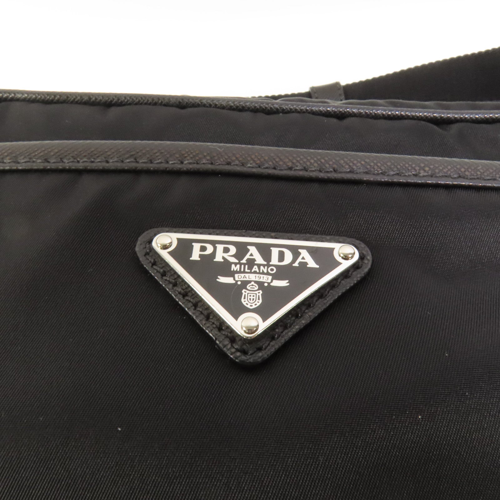 PRADA 尼龍Shoulder Bag銀扣肩背袋