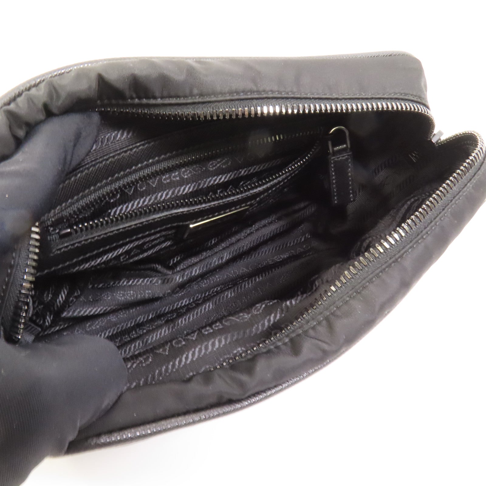 PRADA 尼龍Shoulder Bag銀扣肩背袋