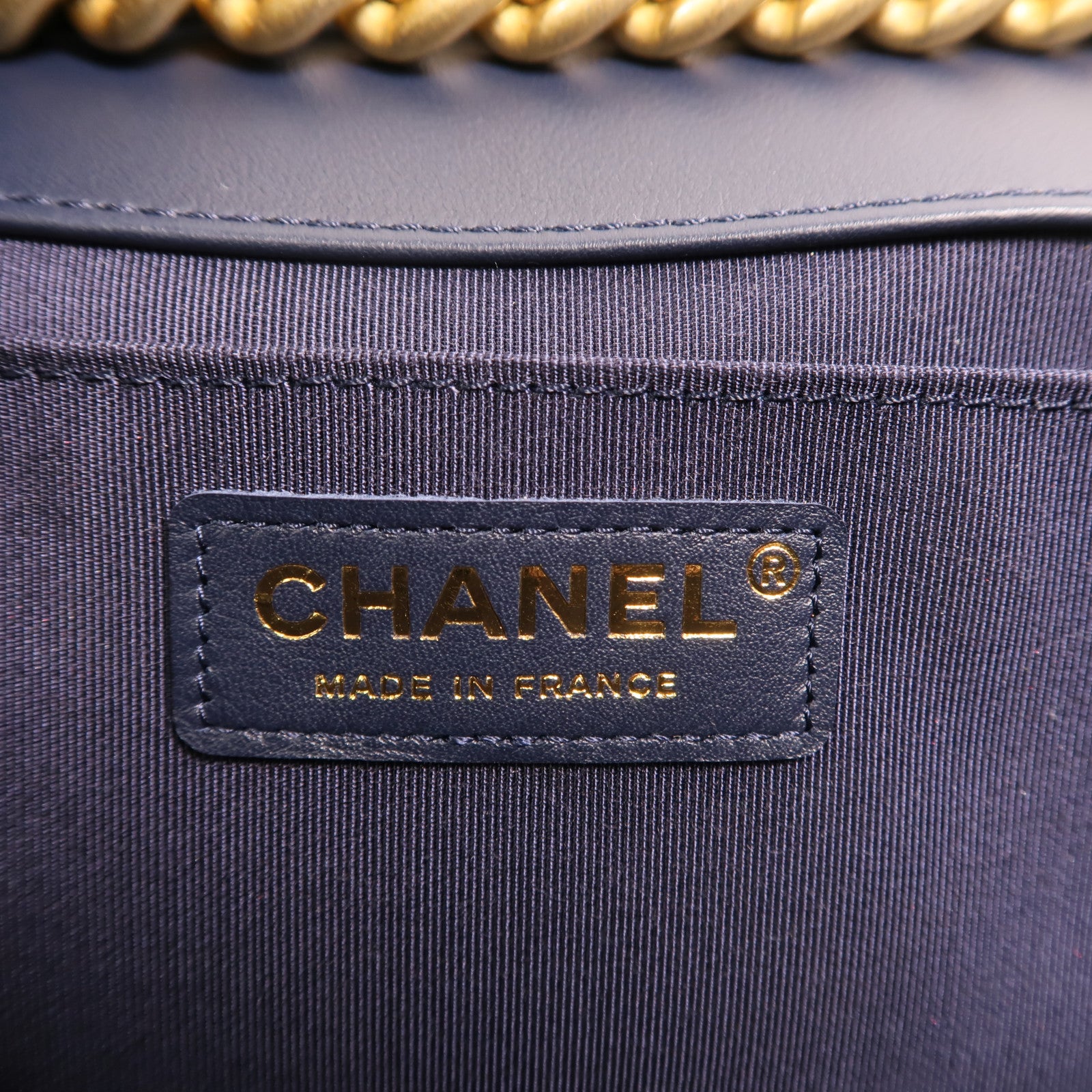 CHANEL 羊皮皮革Boy 25金扣鏈帶肩背袋
