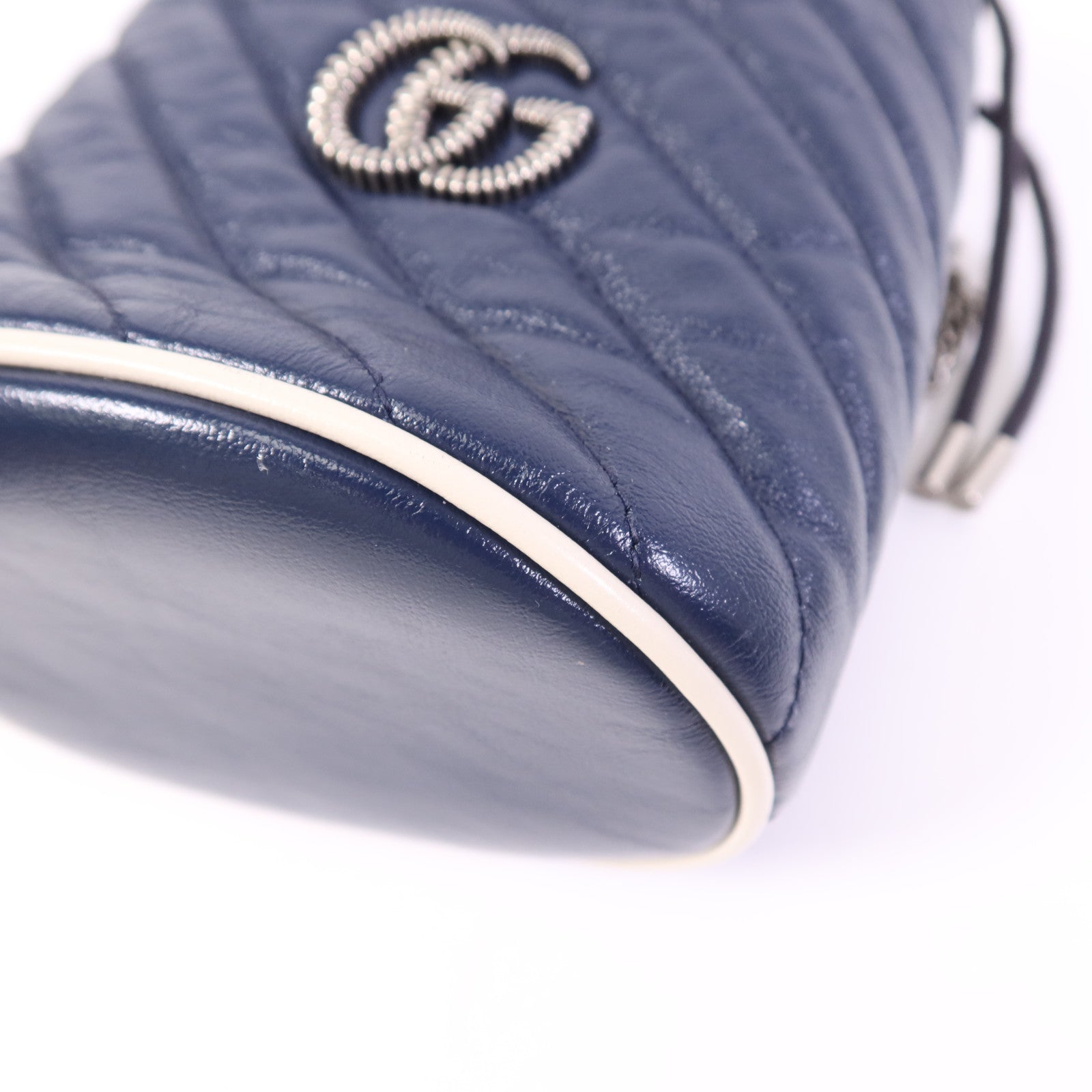 GUCCI 牛皮皮革GG Marmont Bucket銀扣鏈帶肩背袋