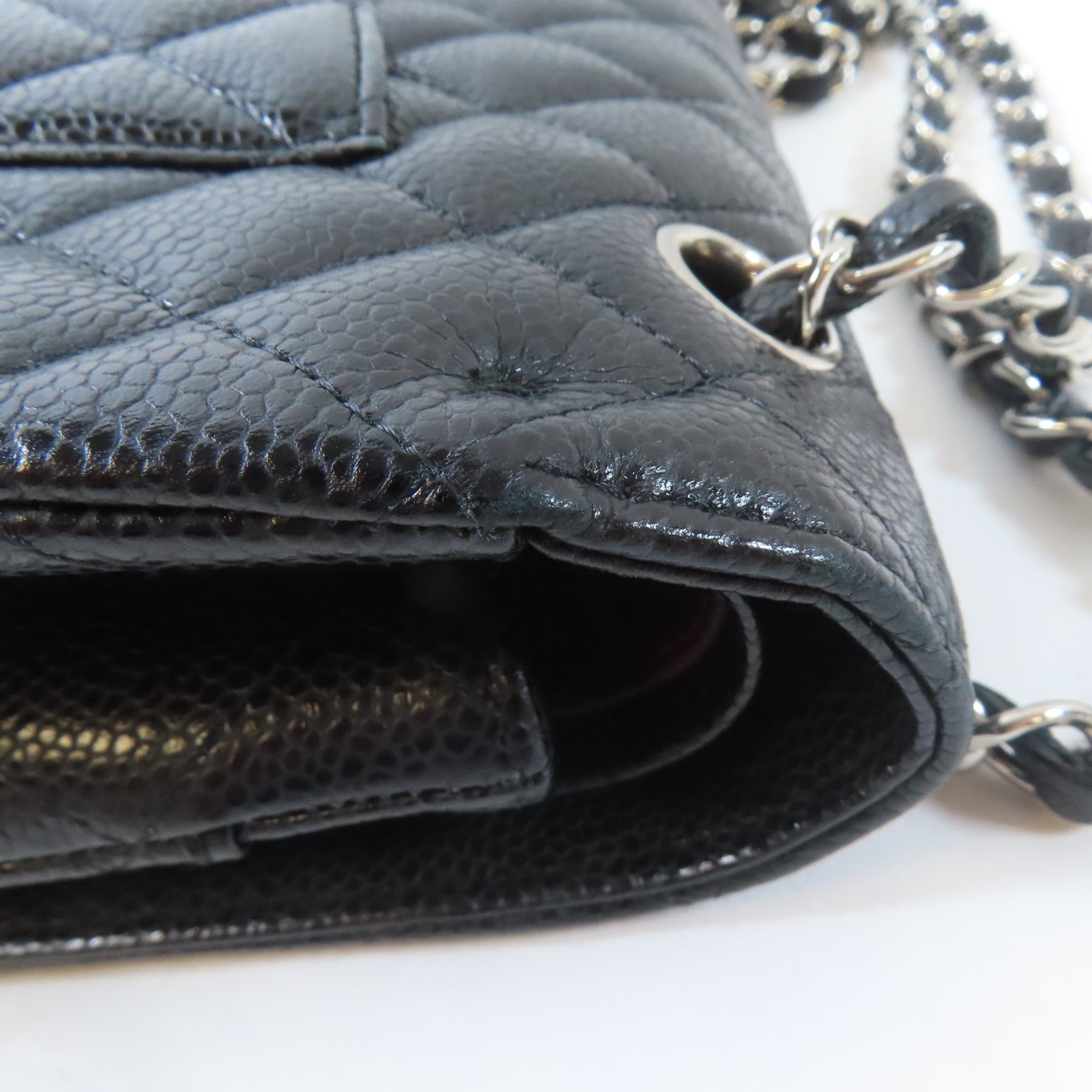 CHANEL 菱格Caviar皮革Classic Flap 25銀扣鏈帶肩背袋黑色