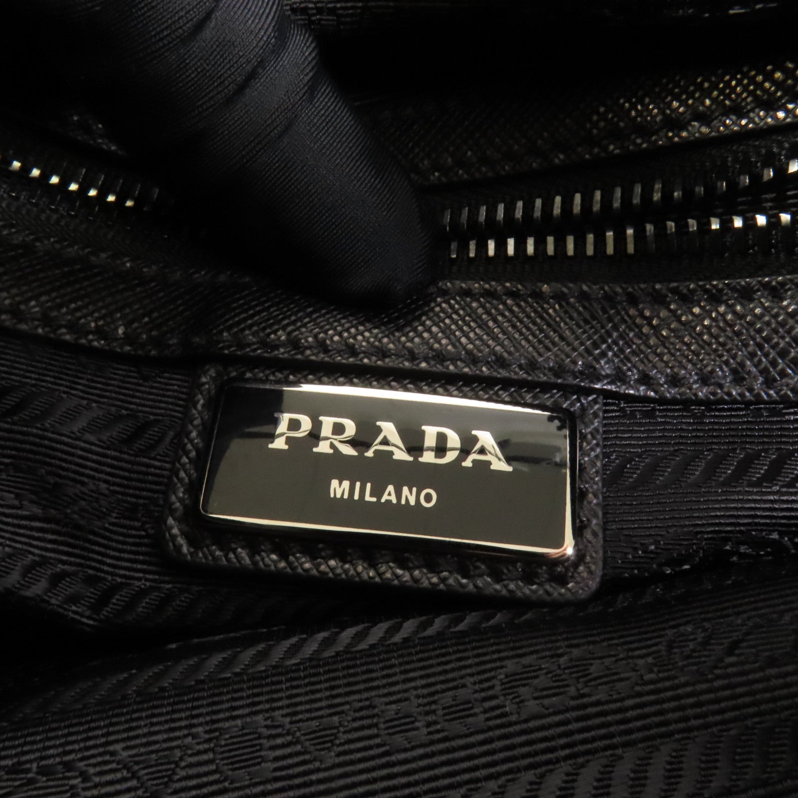 PRADA 尼龍Shoulder Bag銀扣肩背袋