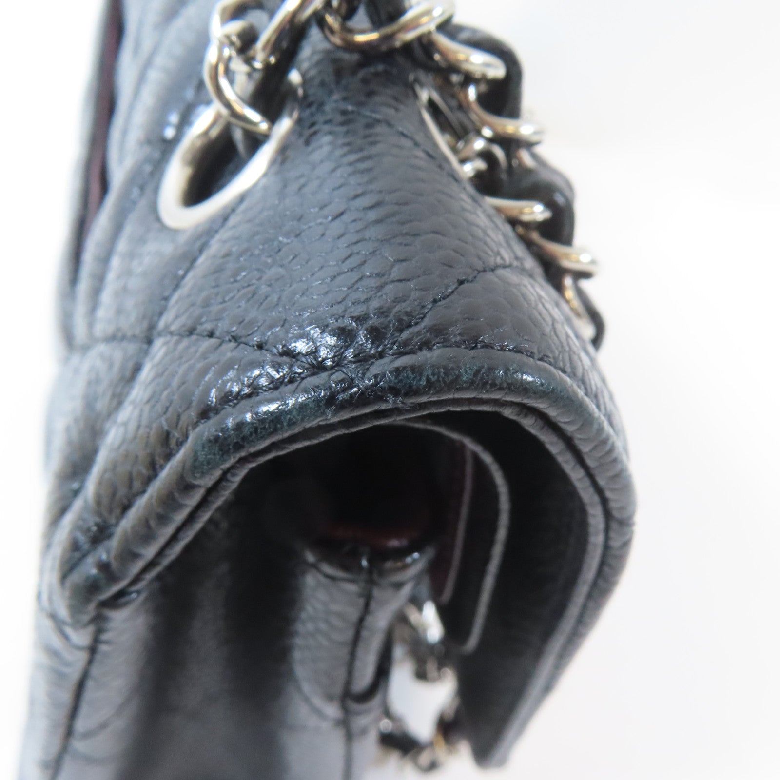 CHANEL 菱格Caviar皮革Classic Flap 25銀扣鏈帶肩背袋黑色