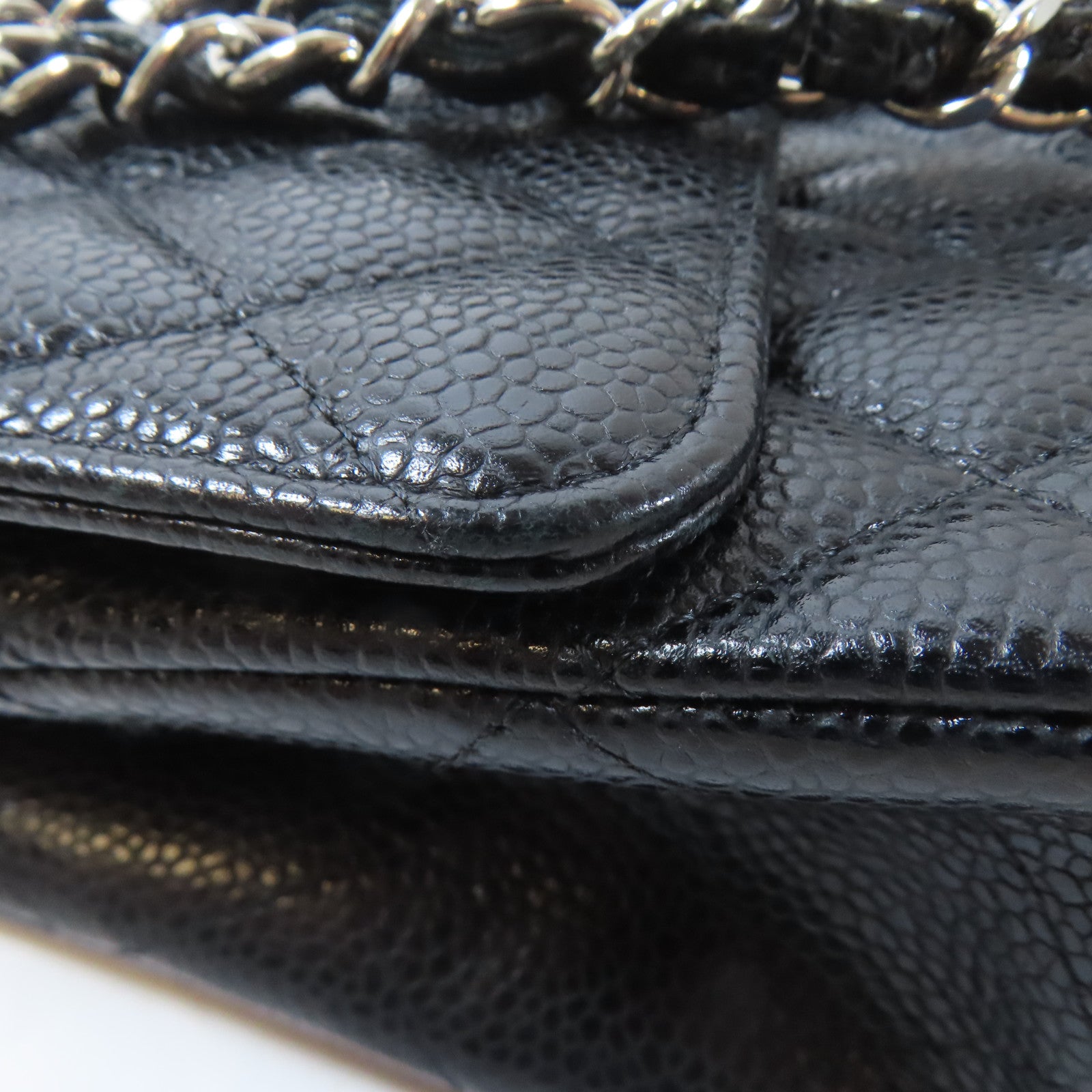 CHANEL 菱格Caviar皮革Classic Flap 25銀扣鏈帶肩背袋黑色