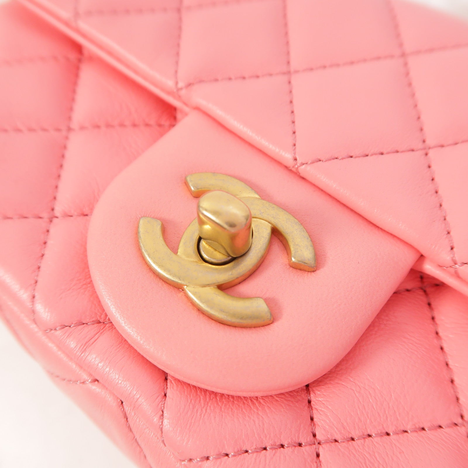 CHANEL 羊皮皮革Classic 20 With Gold Ball鏈帶肩背袋