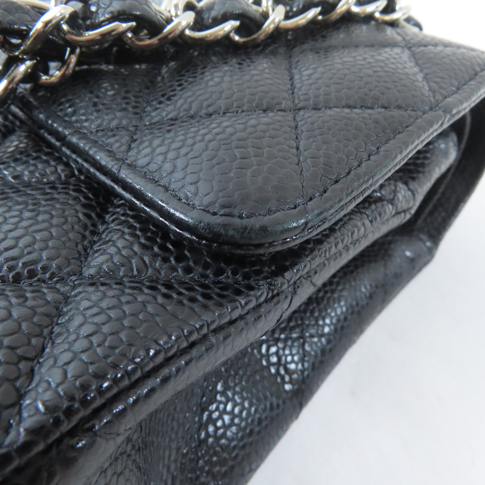 CHANEL 菱格Caviar皮革Classic Flap 25銀扣鏈帶肩背袋黑色