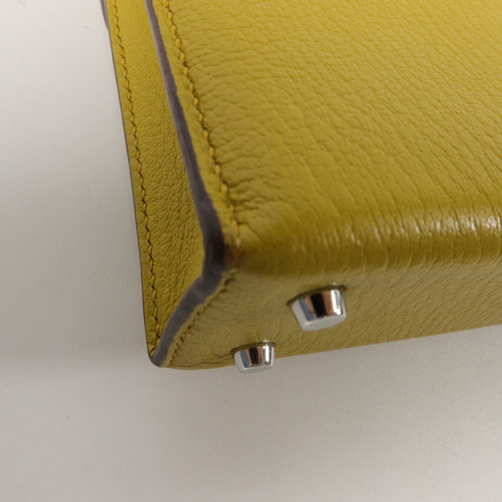 HERMES Chevre皮革Verrou Mini鏈帶肩背袋Jaune Ambre