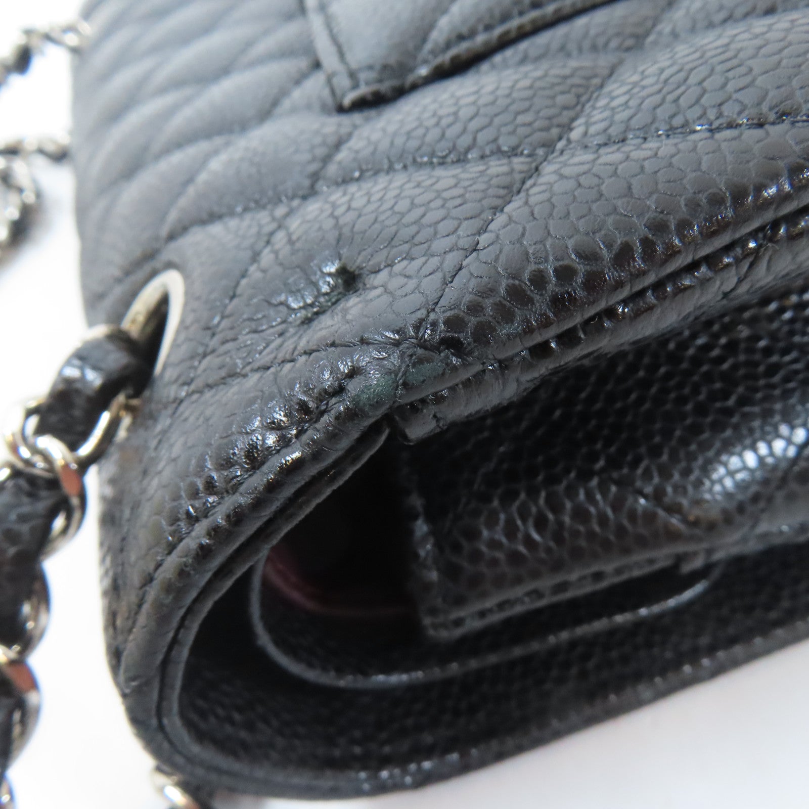 CHANEL 菱格Caviar皮革Classic Flap 25銀扣鏈帶肩背袋黑色