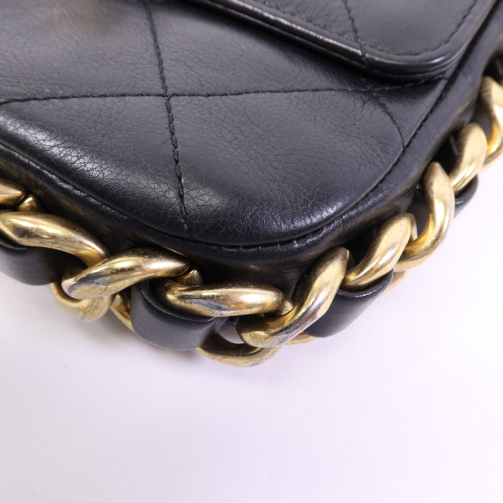 CHANEL 牛皮皮革Matelasse Bag金扣肩背袋