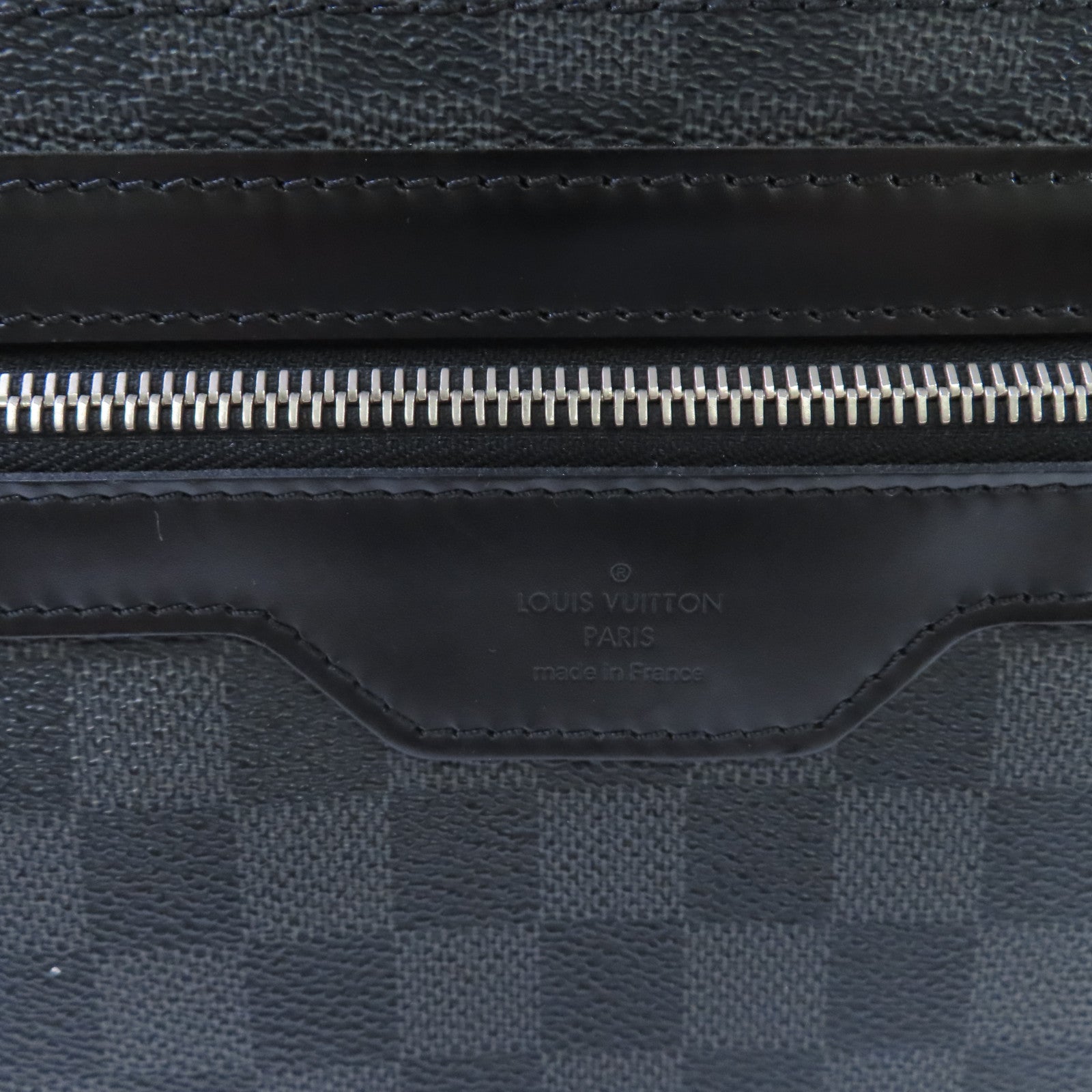 LOUIS VUITTON Damier Graphite Daniel MM Shoulder Bag銀扣肩背袋黑色/灰色