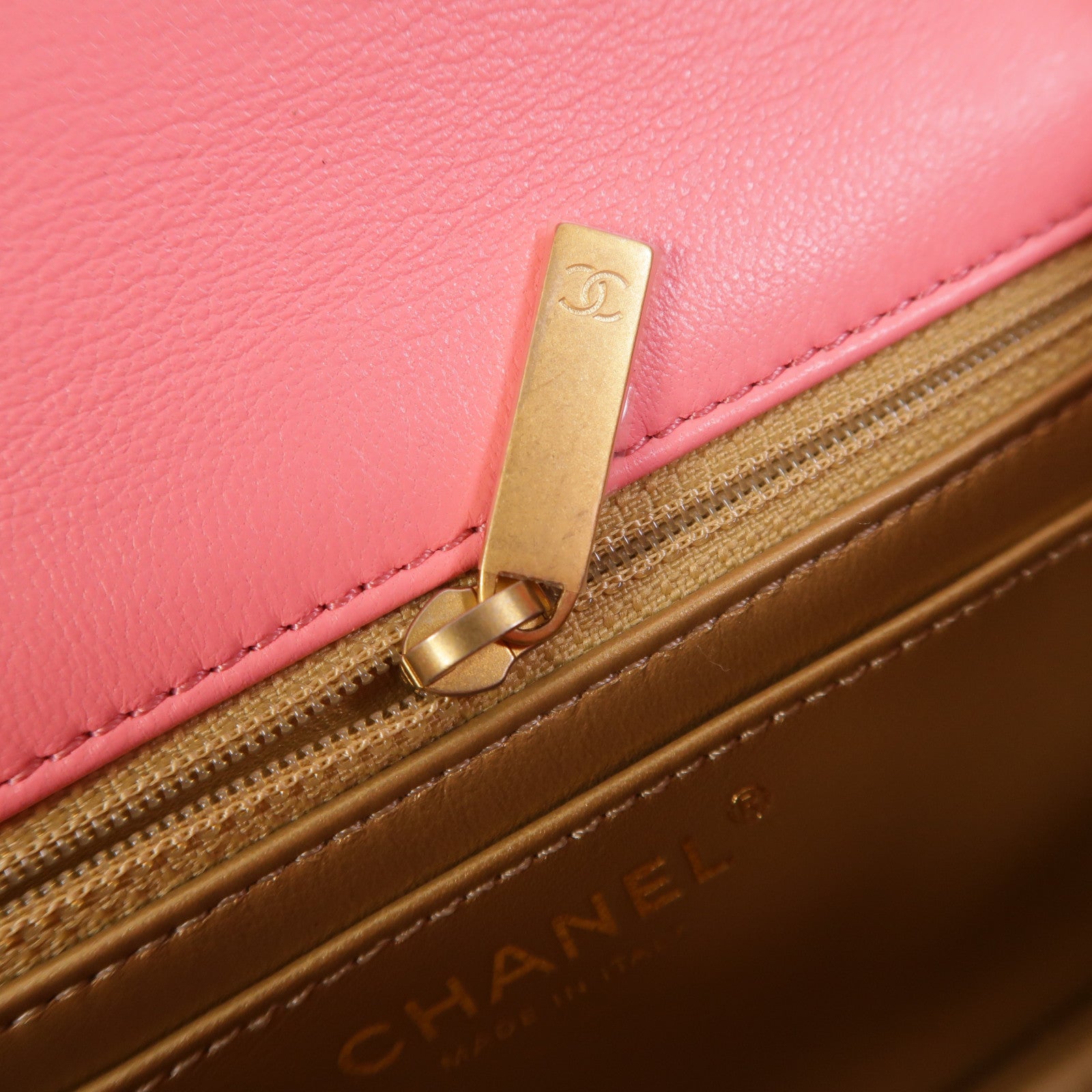 CHANEL 羊皮皮革Classic 20 With Gold Ball鏈帶肩背袋
