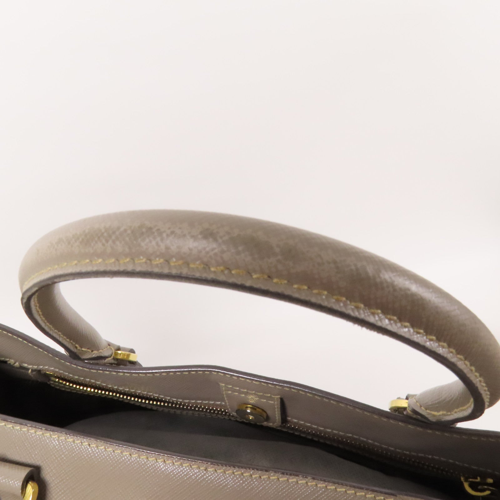 PRADA Saffiano皮革Shoulder Bag金扣肩背袋