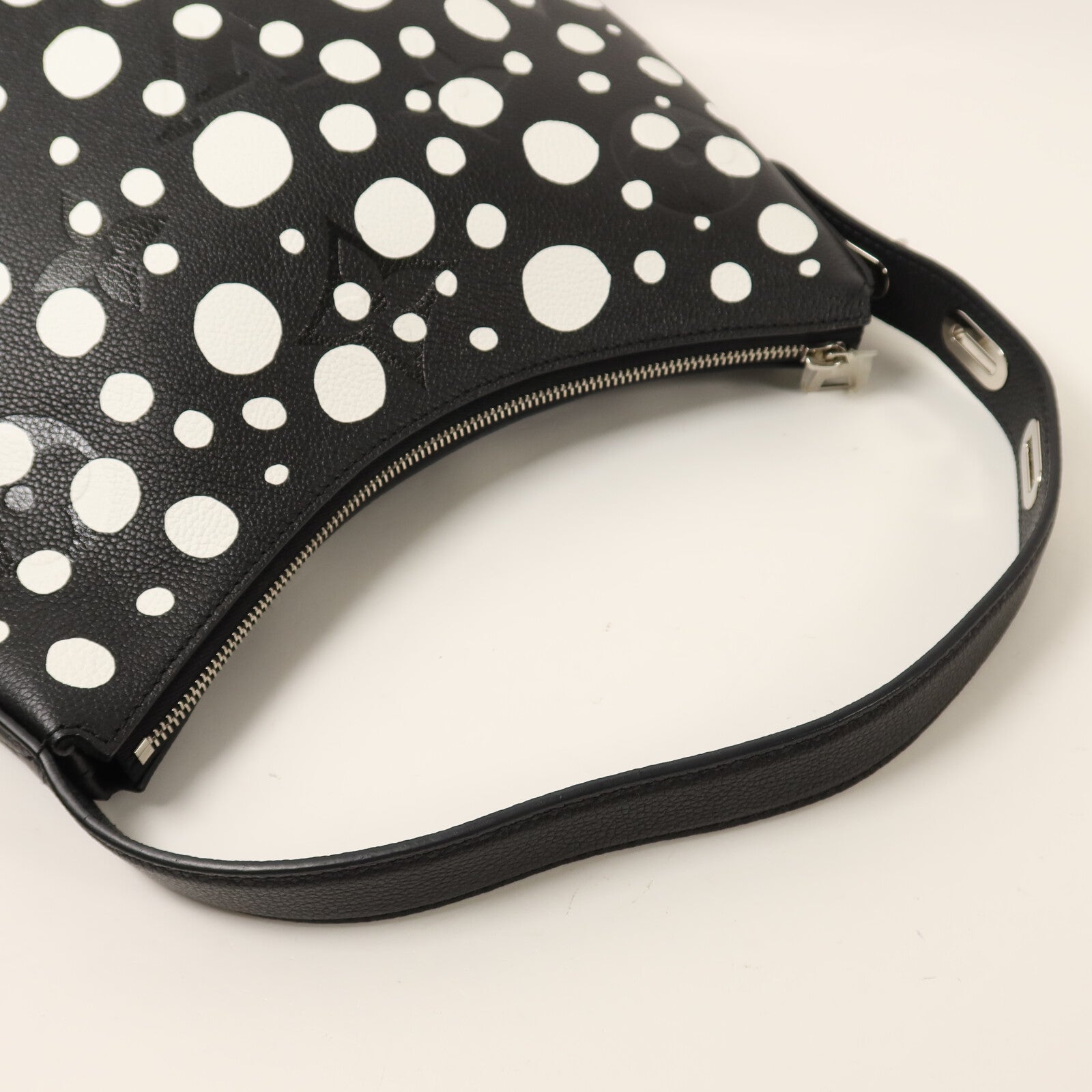 LOUIS VUITTON Monogram Empreinte LVxYK Marshmallow PM肩背袋