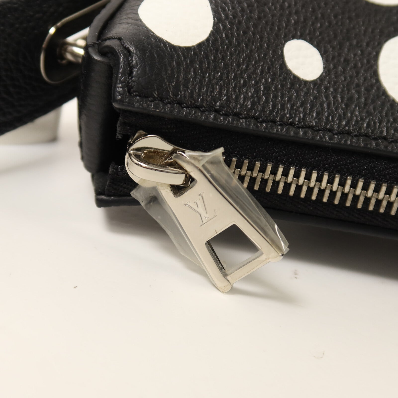 LOUIS VUITTON Monogram Empreinte LVxYK Marshmallow PM肩背袋